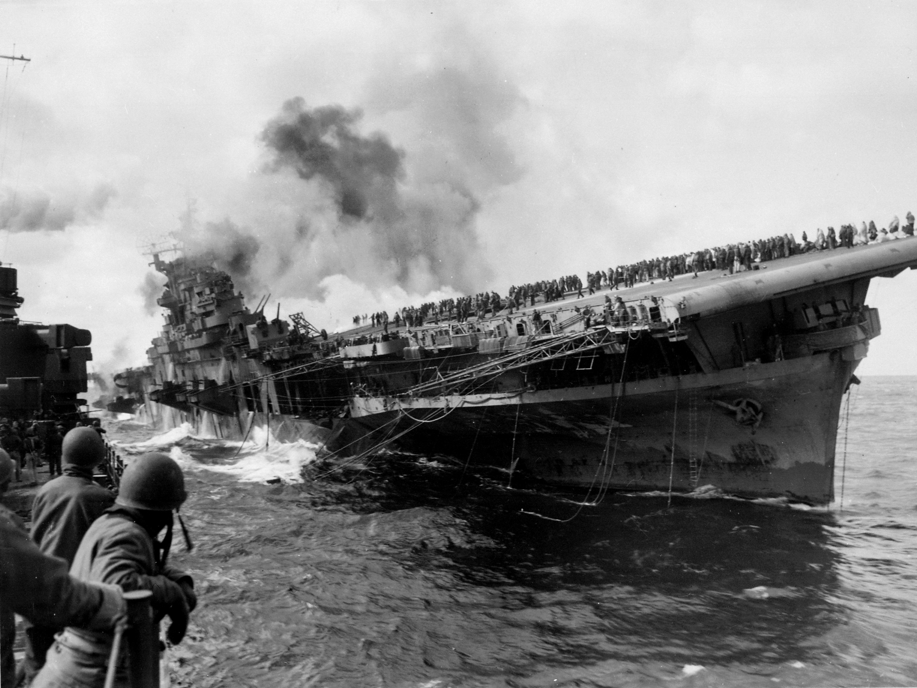 USS Franklin aircraft carrier on fire during WWII HD Wallpaper