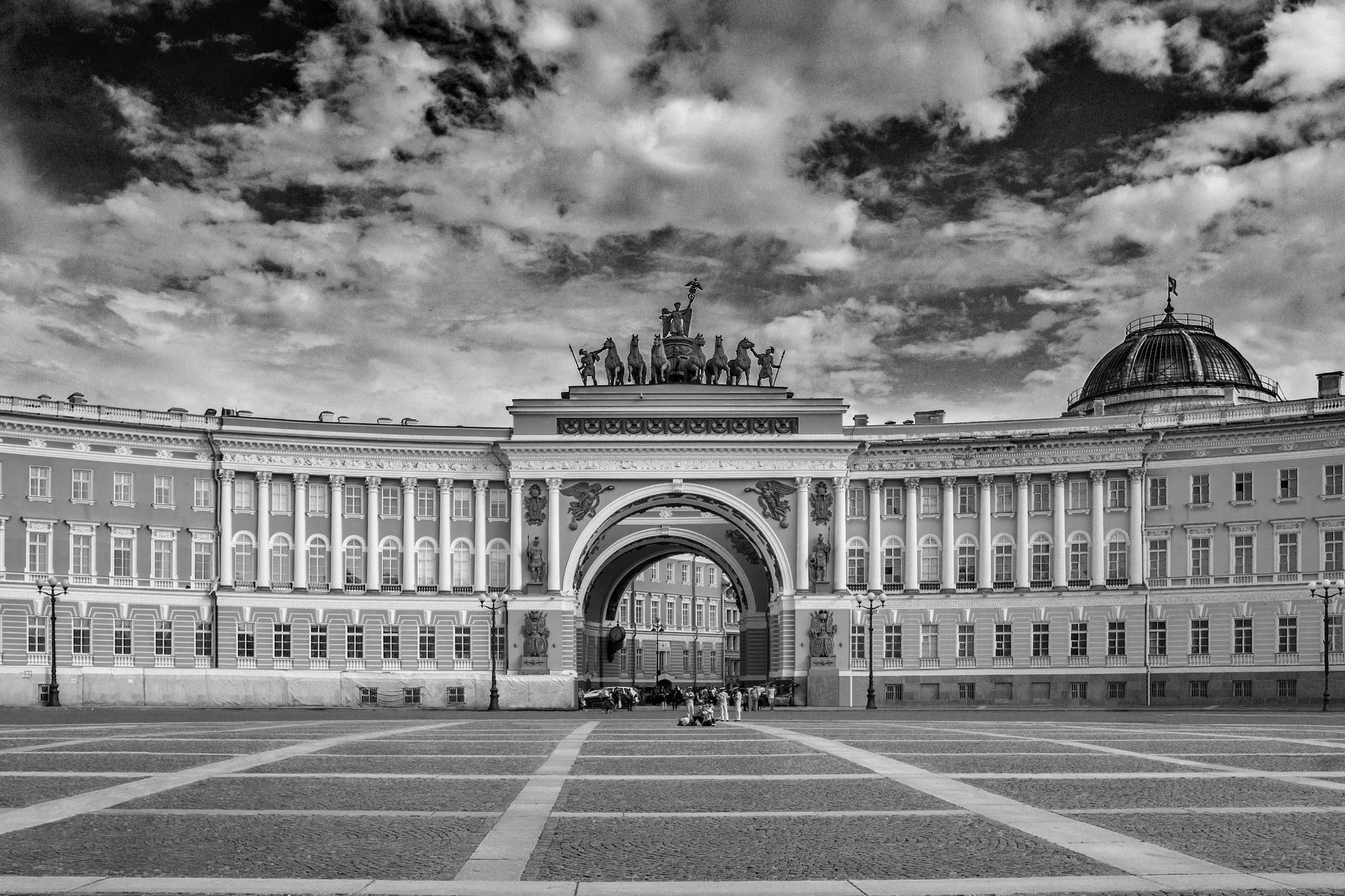 General Staff Building Arch, Palace Square, St. Petersburg HD Wallpaper