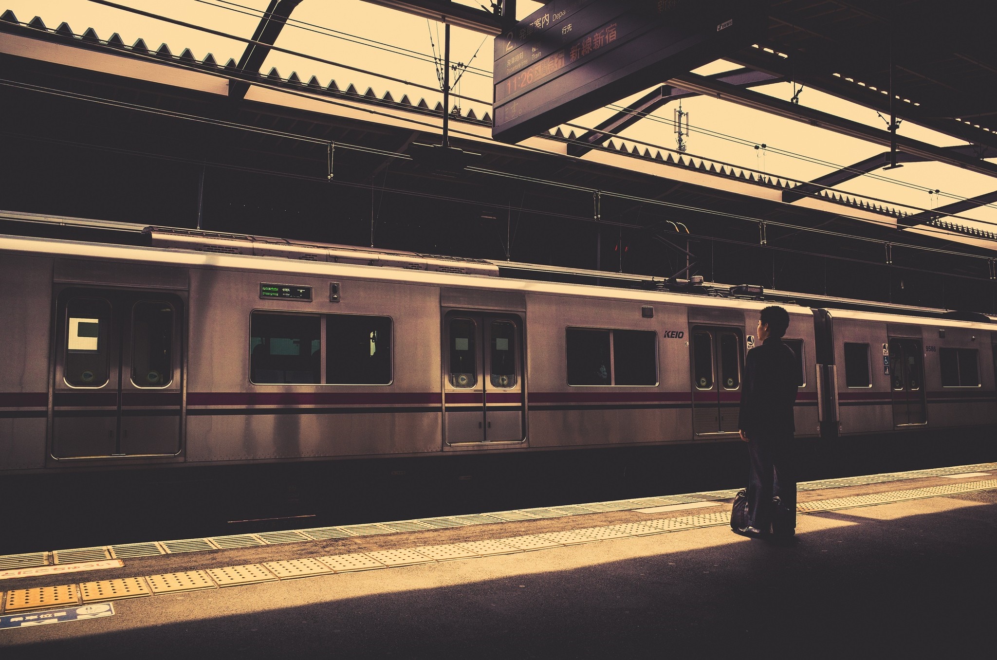 Person waiting for Keio train at station HD Wallpaper