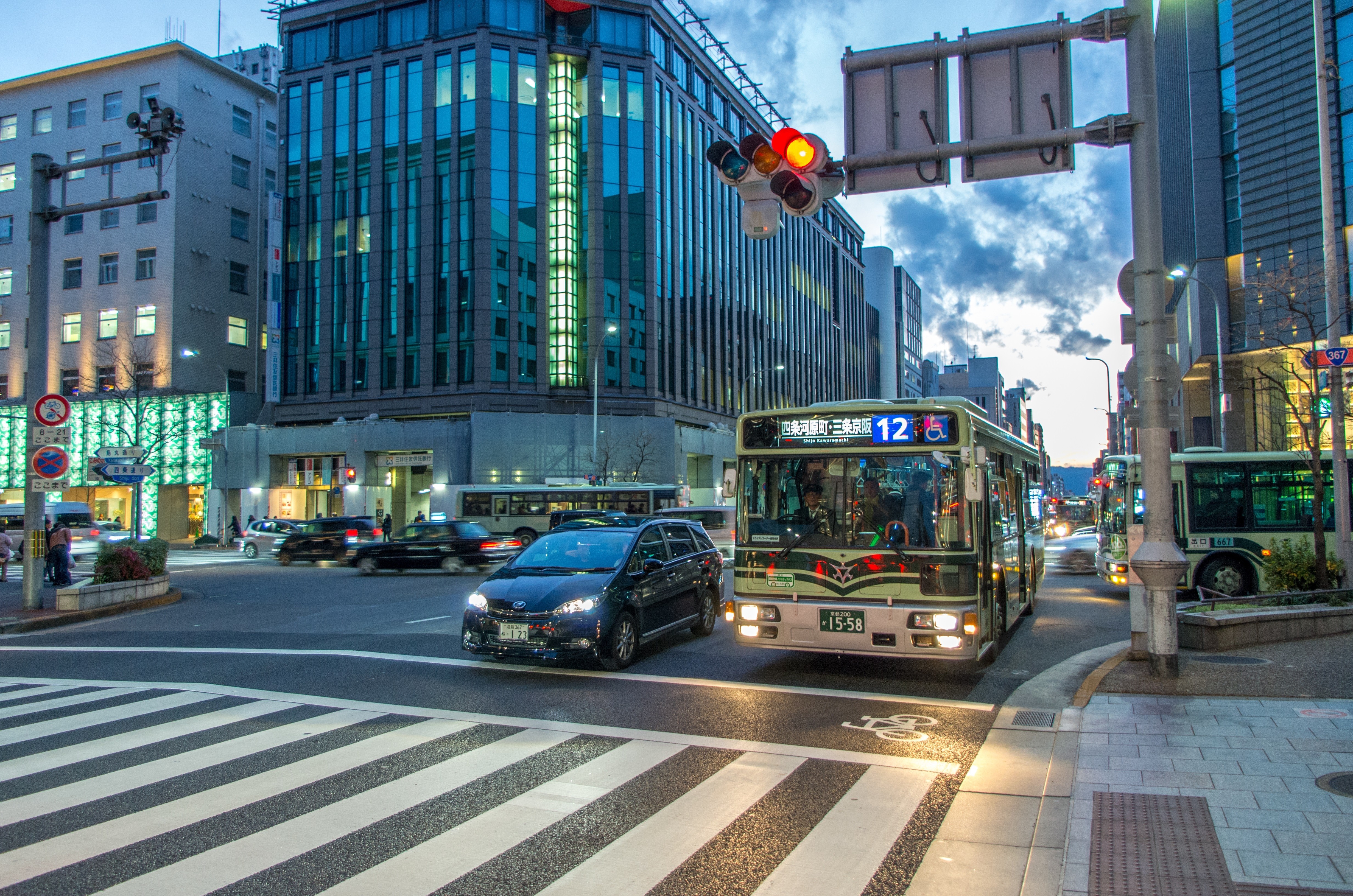 City street with bus and cars at intersection HD Wallpaper