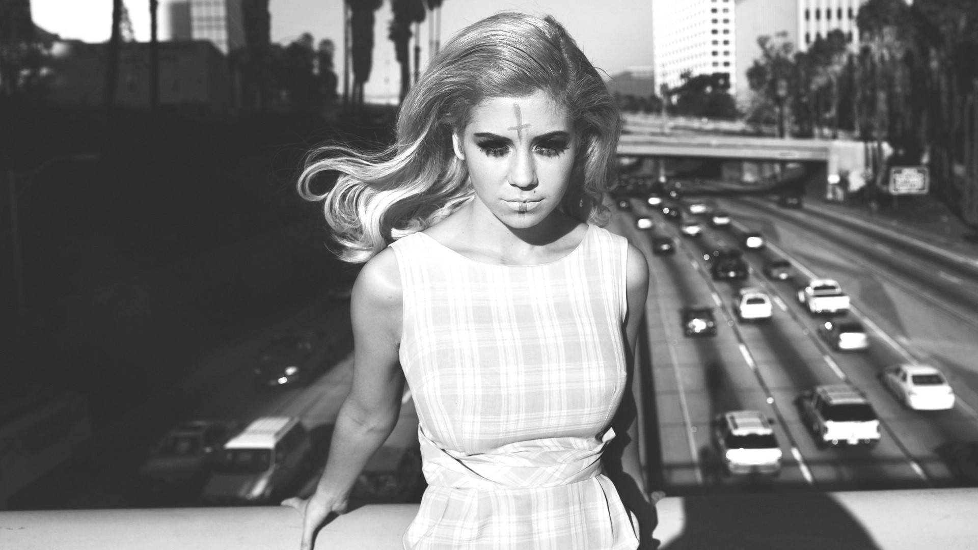 Marina and the Diamonds in black and white HD Wallpaper