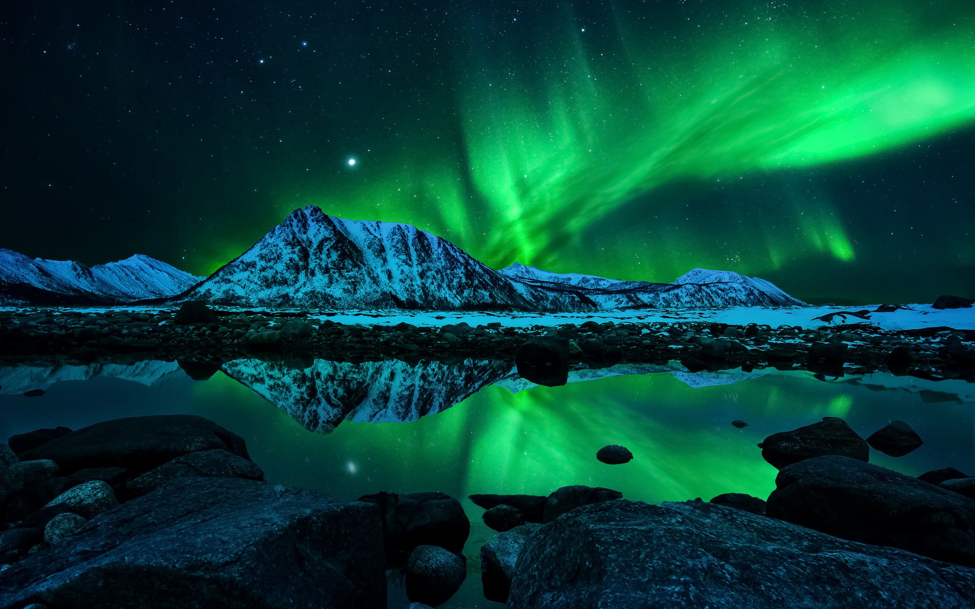 Aurora Borealis over snow-capped mountains reflected in water HD Wallpaper