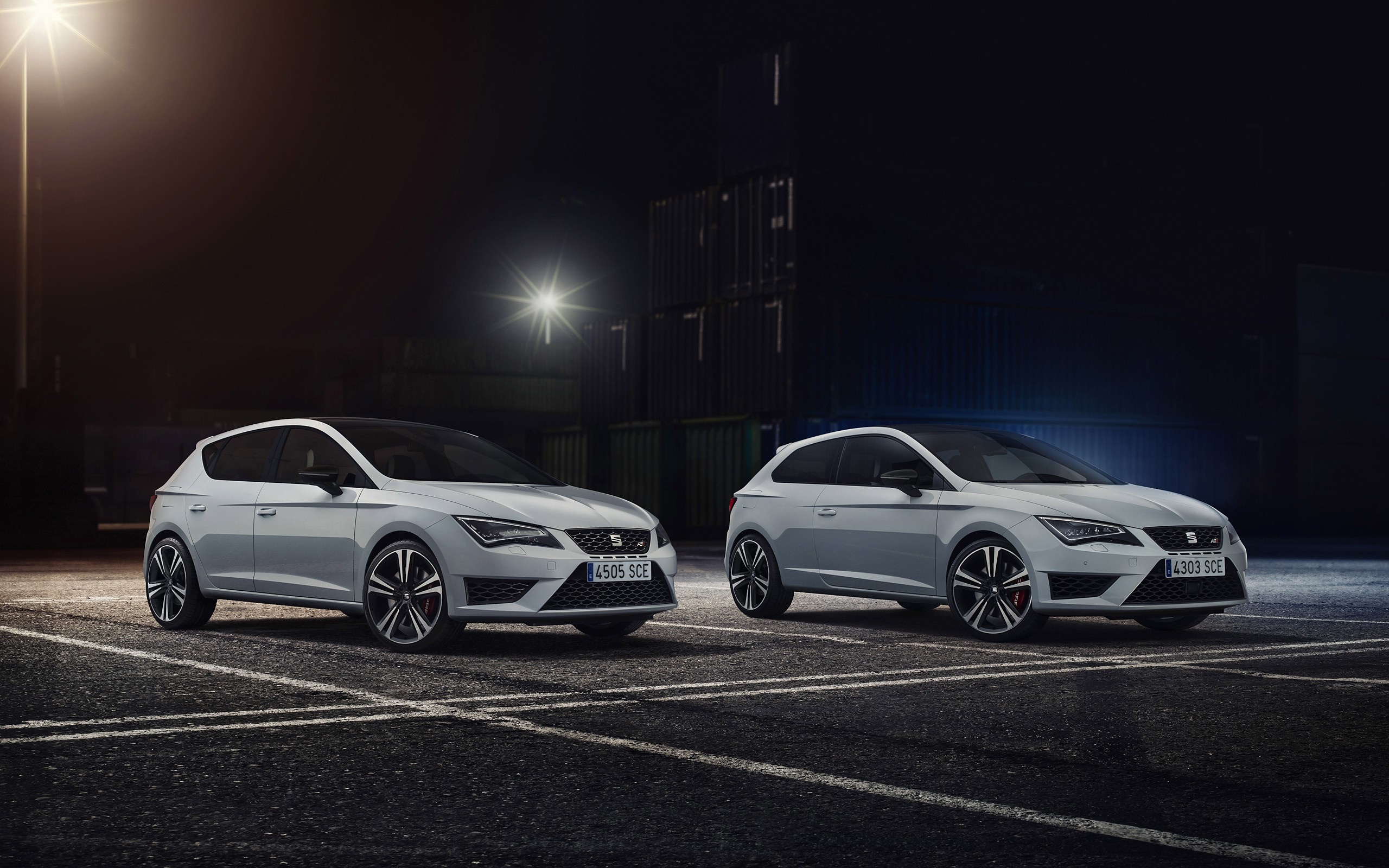 Two white SEAT Leon Cupra cars parked at night HD Wallpaper