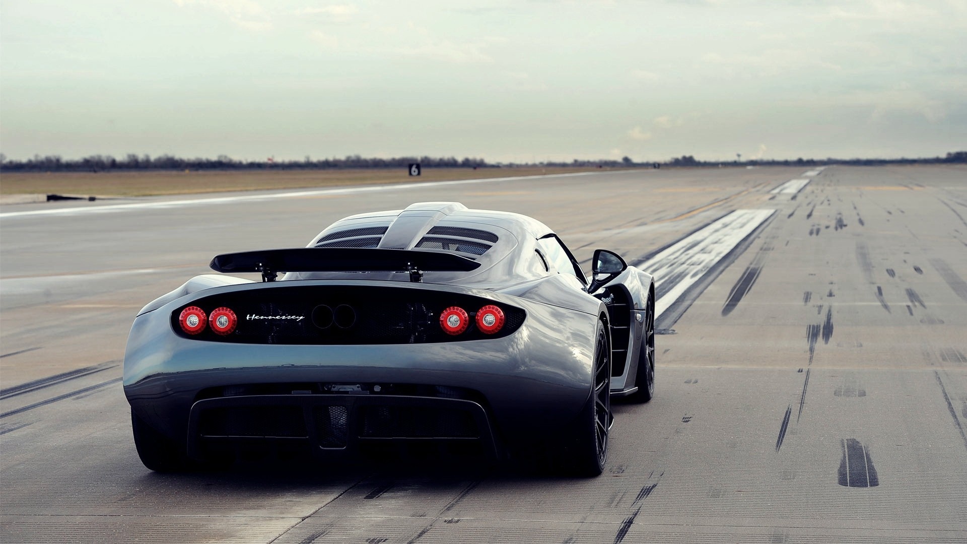 Hennessey Venom GT on a runway HD Wallpaper