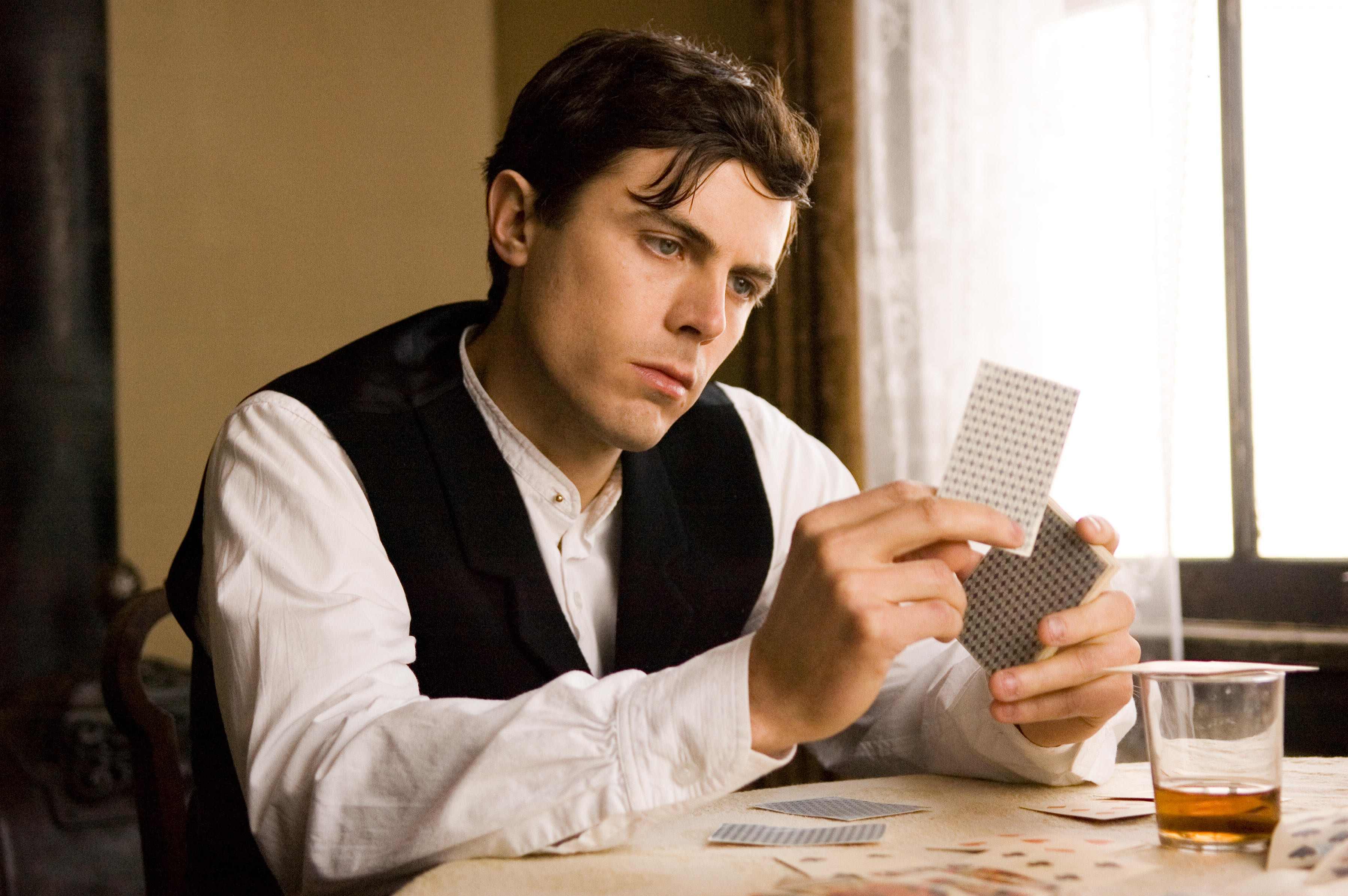 Casey Affleck playing cards HD Wallpaper