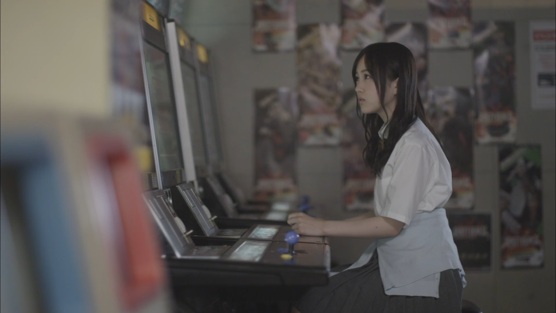 Young woman playing arcade game HD Wallpaper