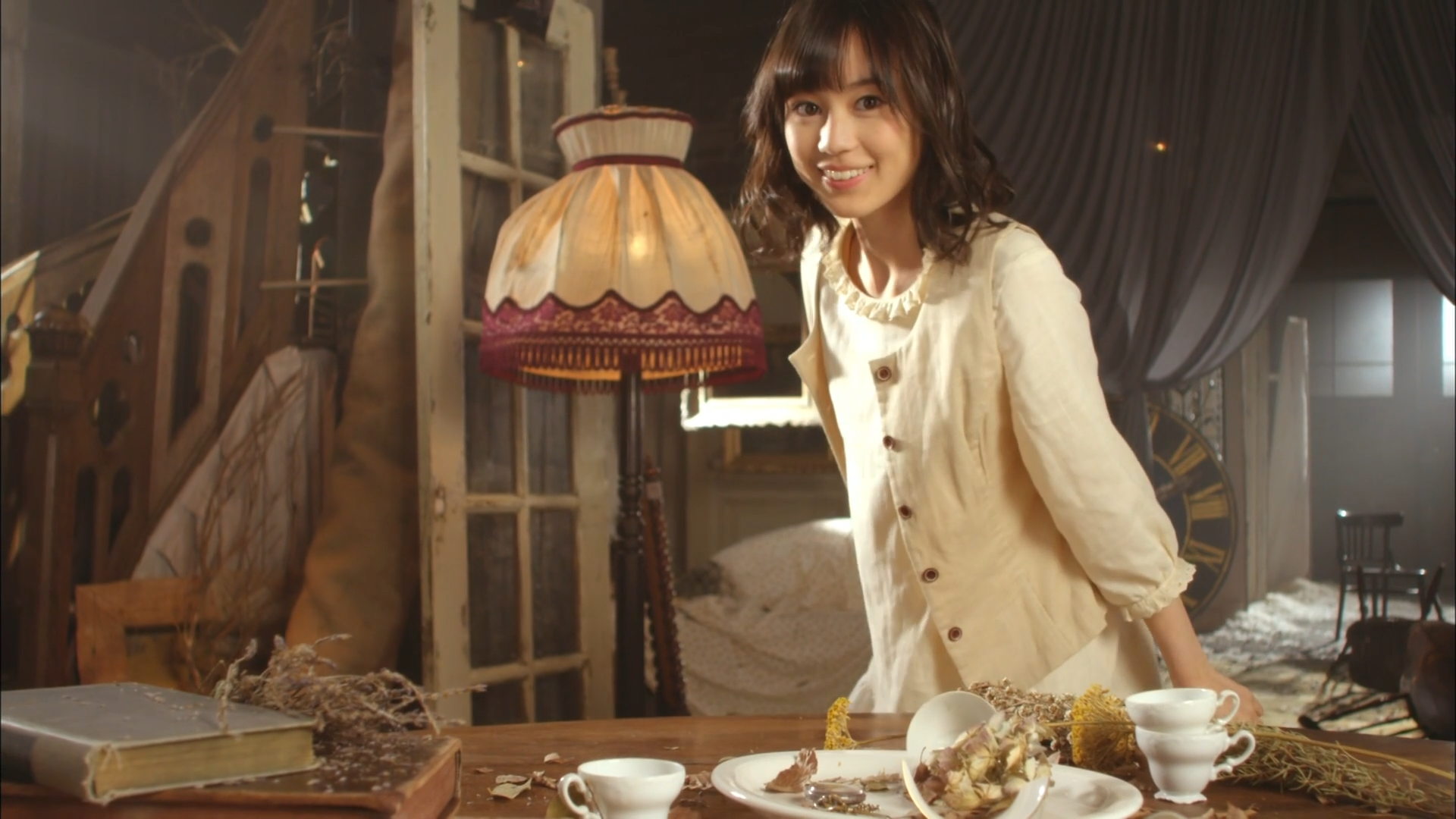 Asian woman from Nogizaka46 in a room with a lamp HD Wallpaper