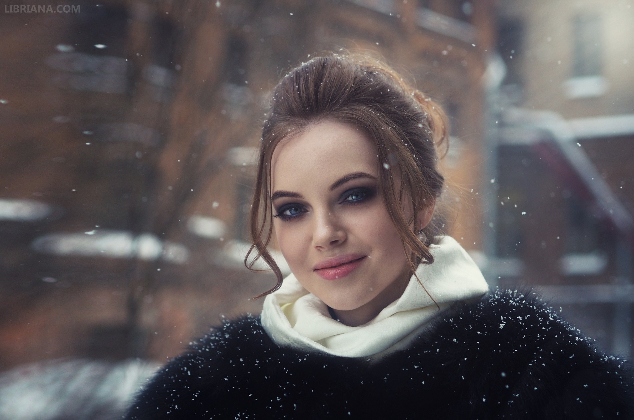 Winter Portrait of a Smiling Woman with Blue Eyes HD Wallpaper