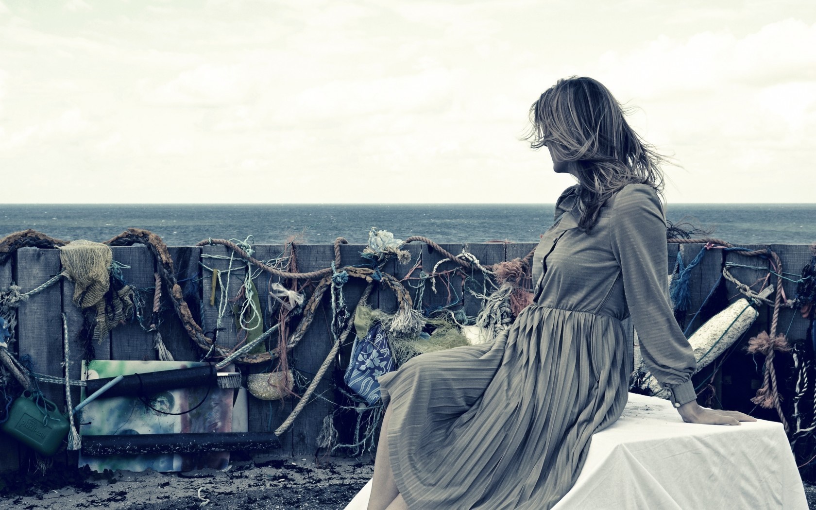 Woman in dress sitting by the sea HD Wallpaper