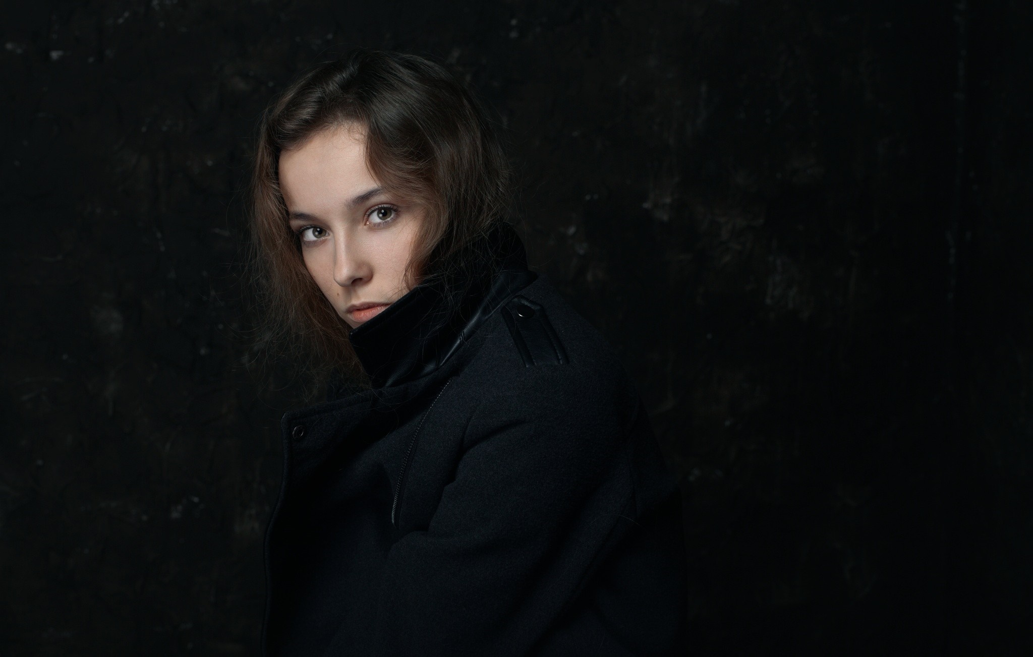 Woman in dark coat looking at viewer HD Wallpaper