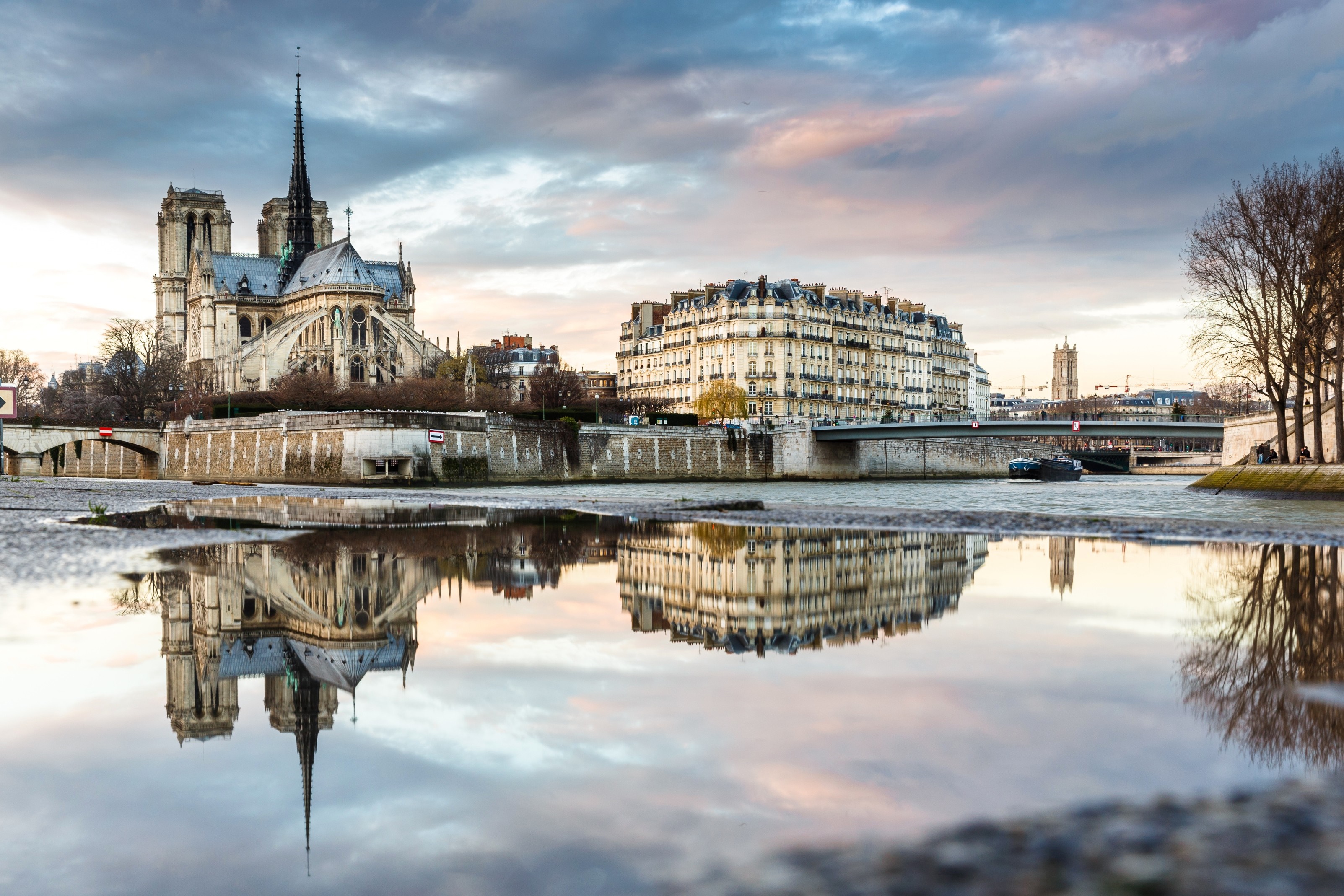 Notre Dame Cathedral reflected in water in Paris HD Wallpaper