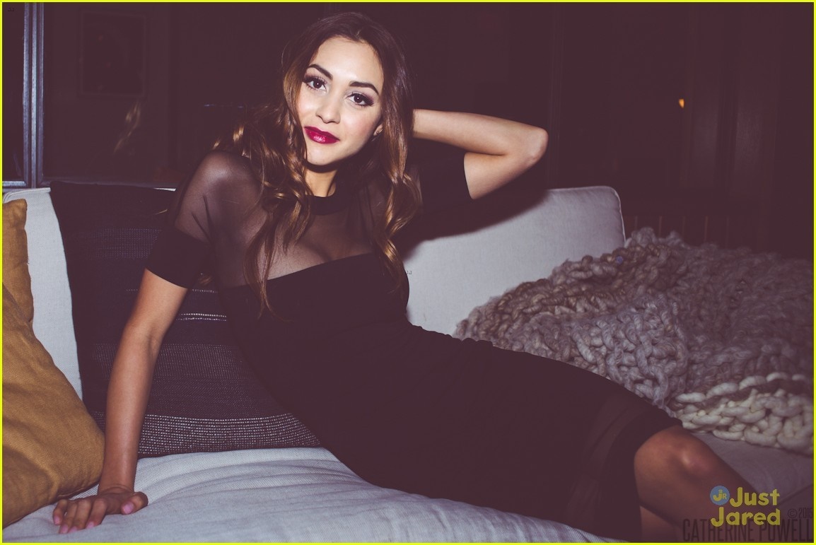 Lindsey Morgan in a black dress HD Wallpaper