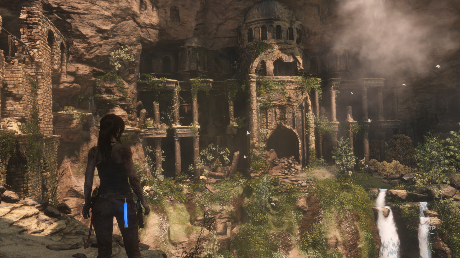 Lara Croft from Rise of the Tomb Raider in ancient ruins HD Wallpaper