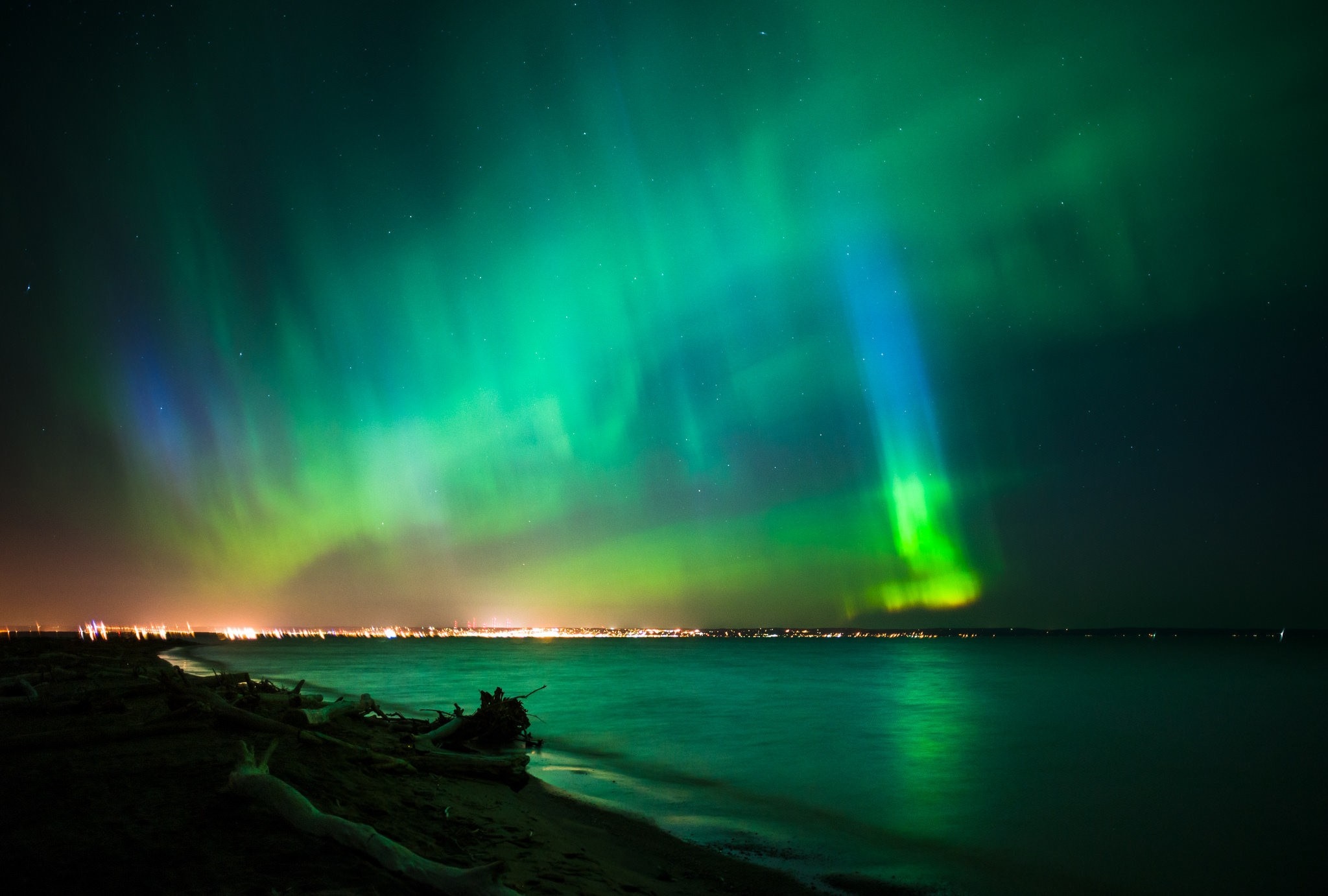 Aurora Borealis over a city and coast HD Wallpaper