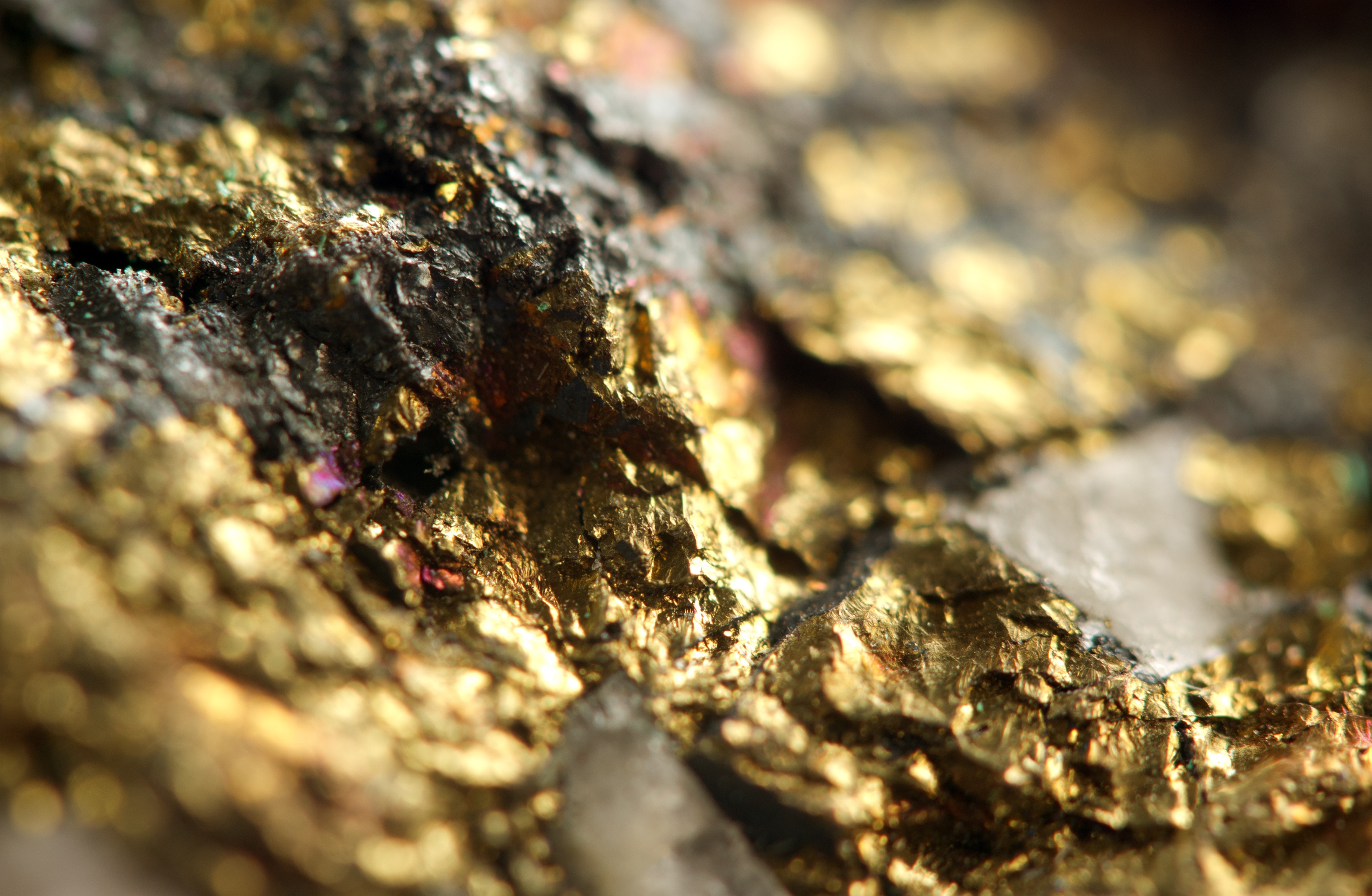 Macro photography of mineral ore with gold and dark rock HD Wallpaper