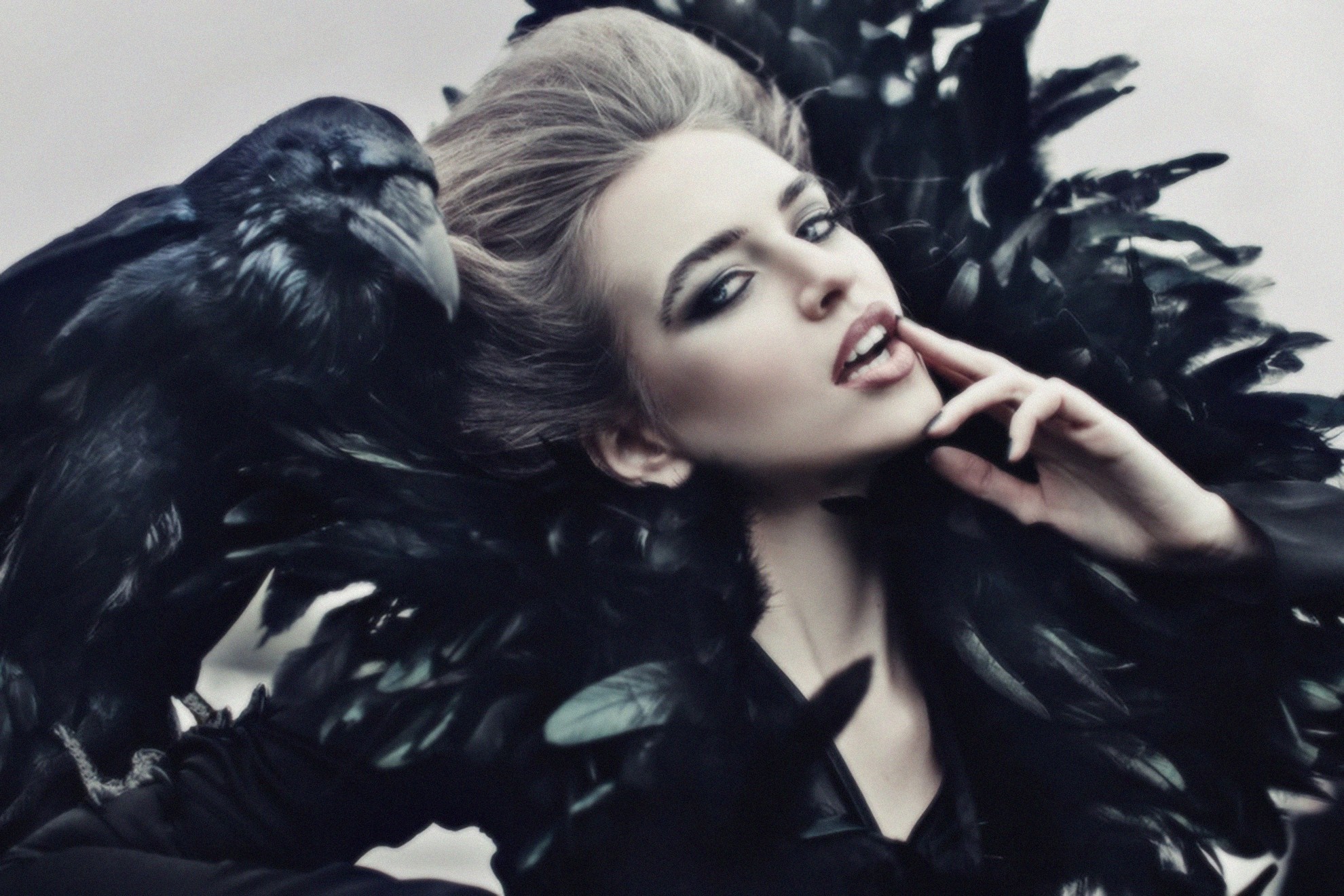 Woman with black feathers and a raven HD Wallpaper