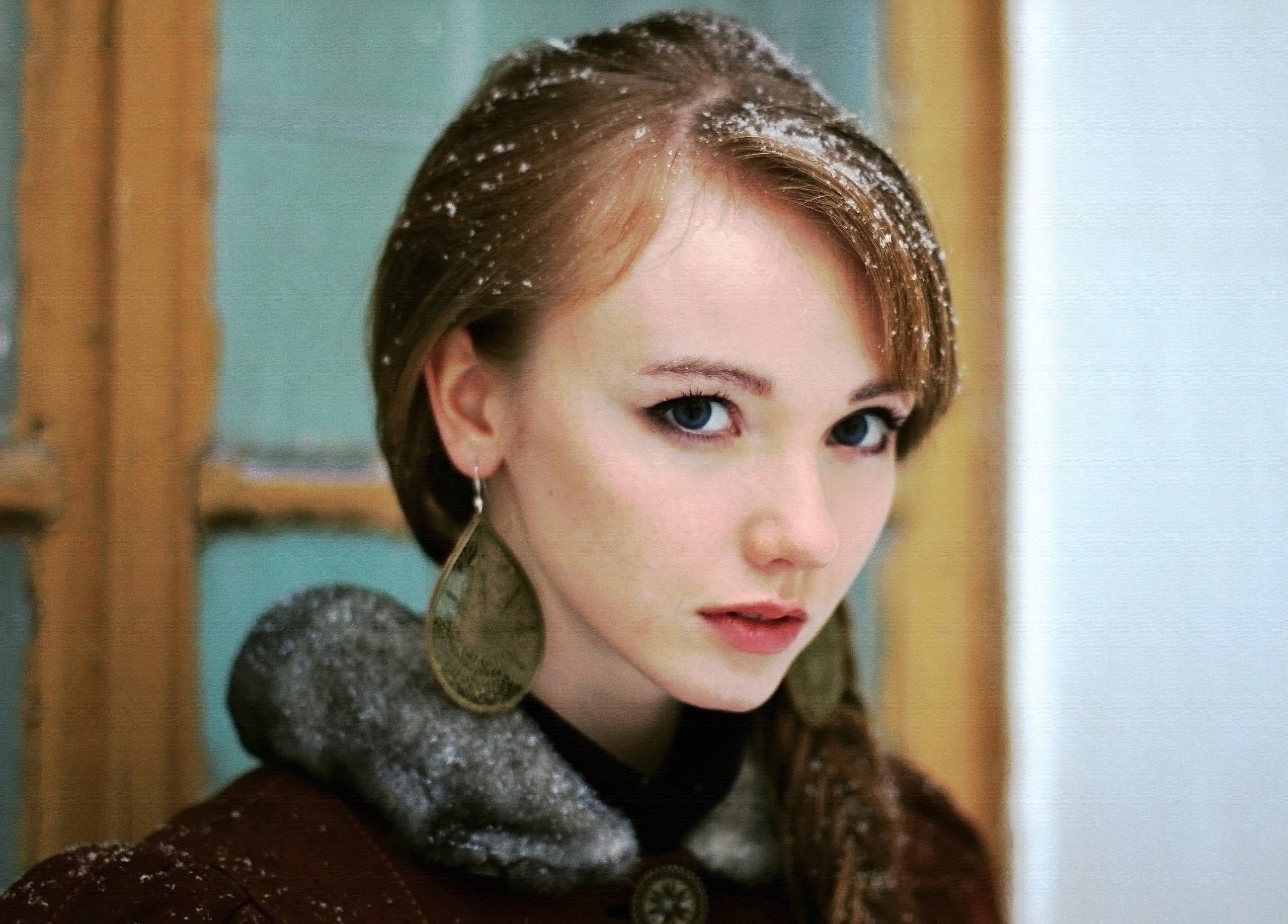 Portrait of Olesya Kharitonova in Winter HD Wallpaper
