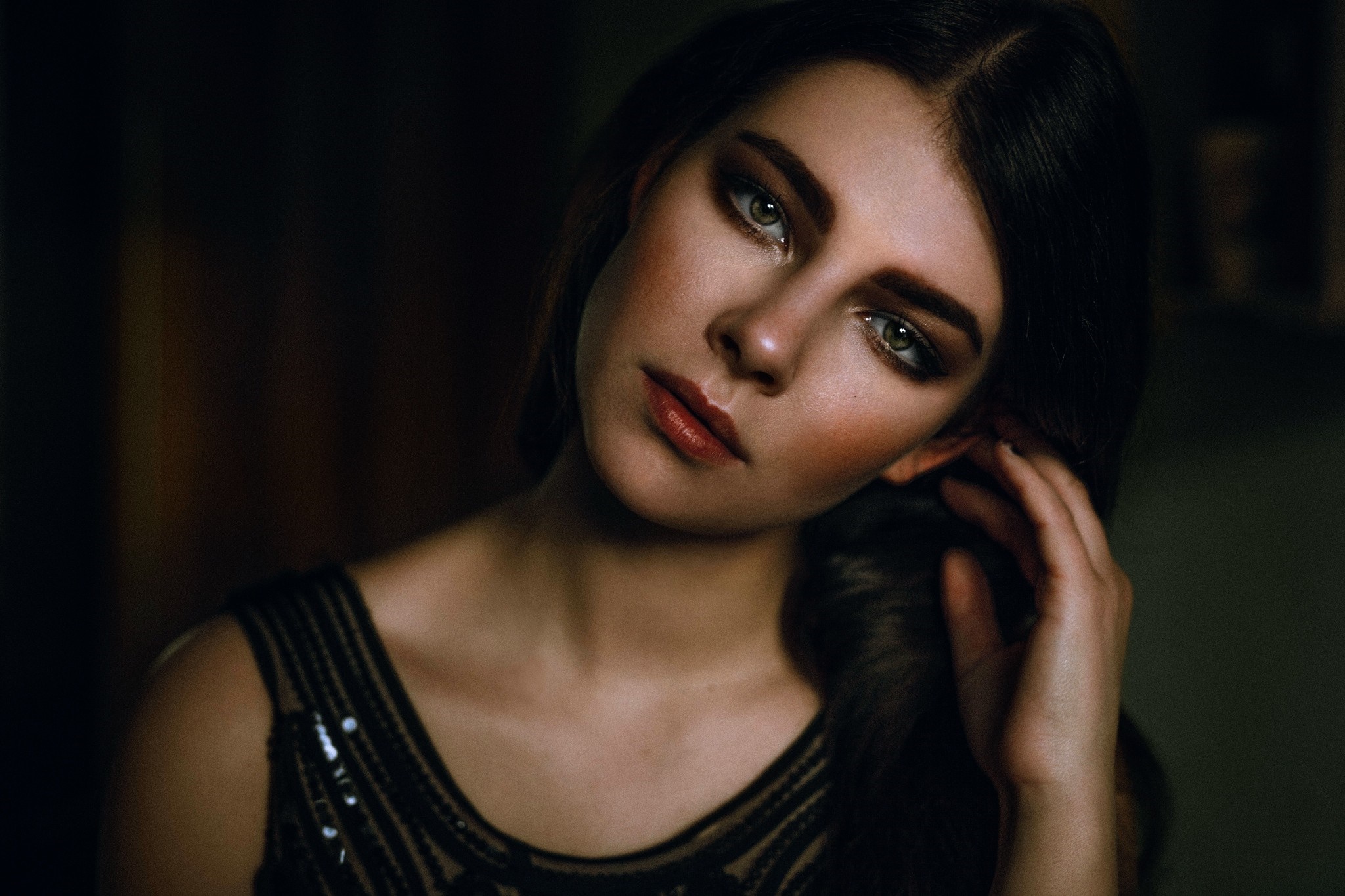 Portrait of a woman with dark hair and green eyes HD Wallpaper