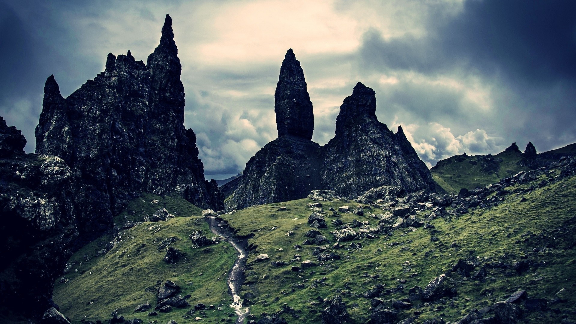 The Old Man of Storr, Isle of Skye, Scotland HD Wallpaper