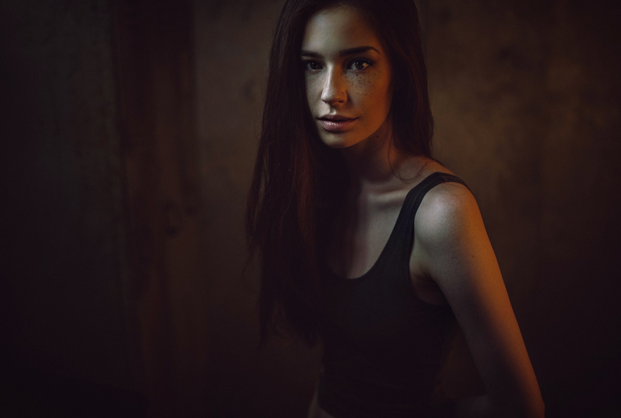 Portrait of a young woman with freckles HD Wallpaper