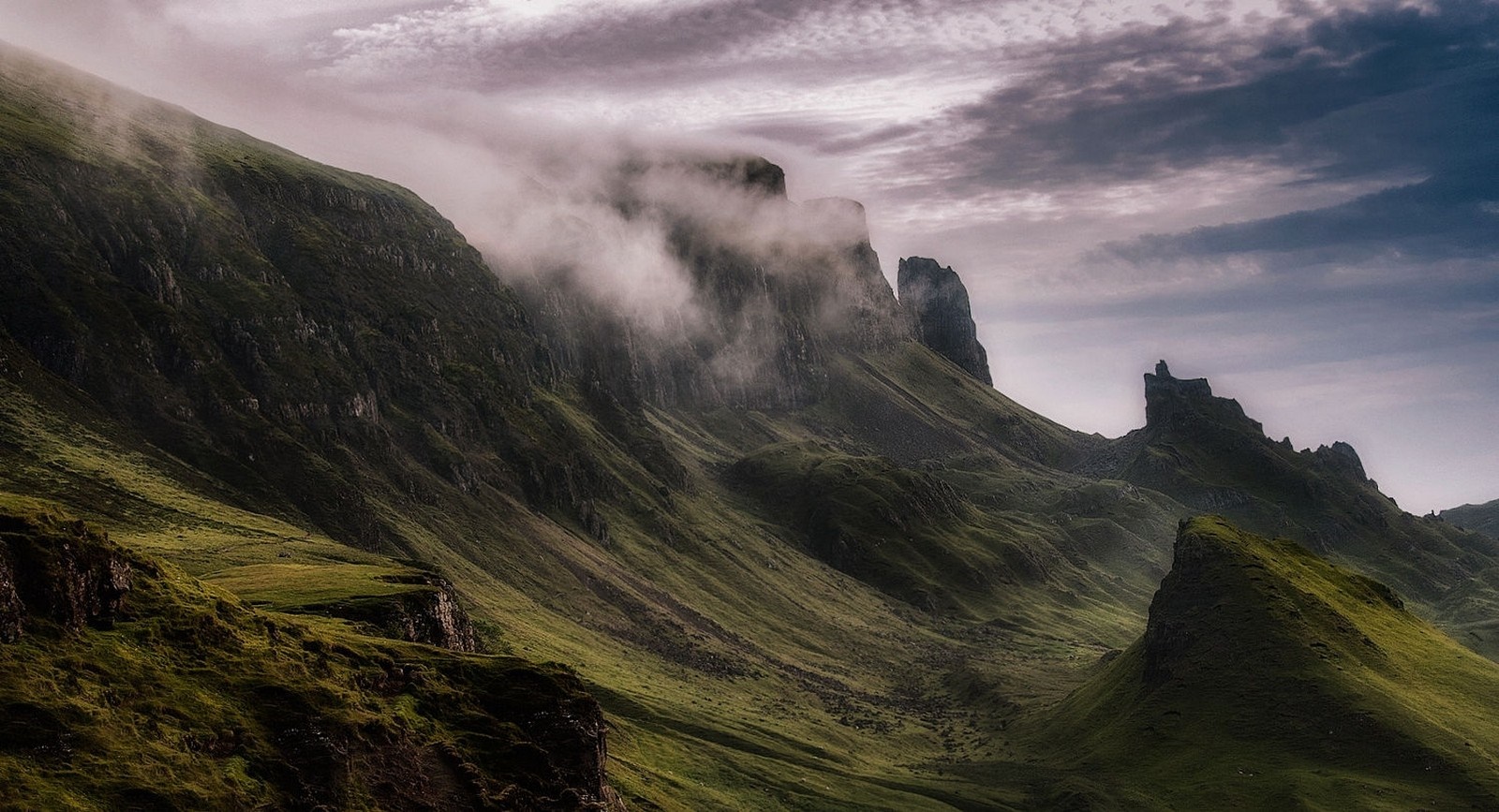 Misty mountains and valleys in Scotland HD Wallpaper