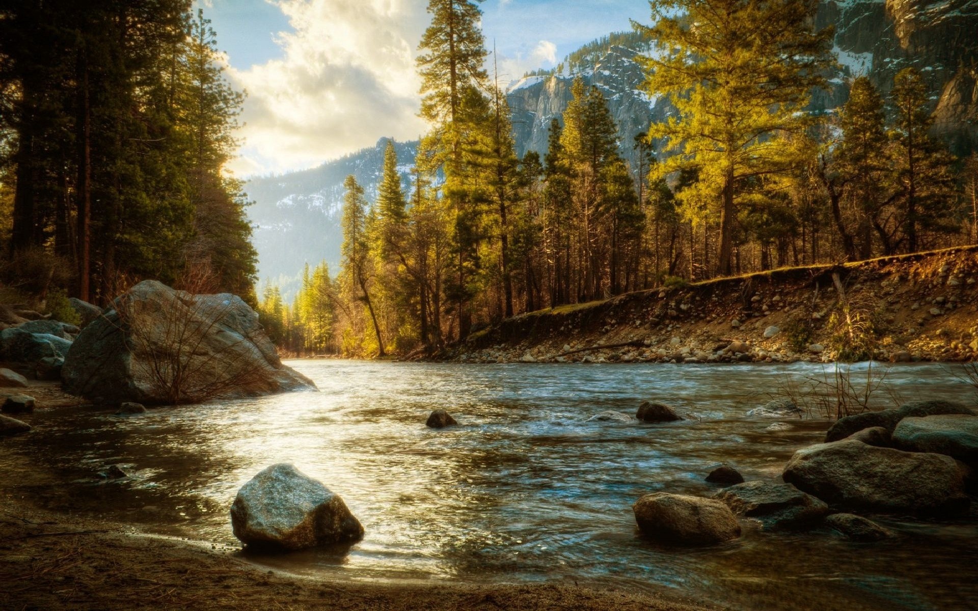 River flowing through a forest with mountains in the background HD Wallpaper