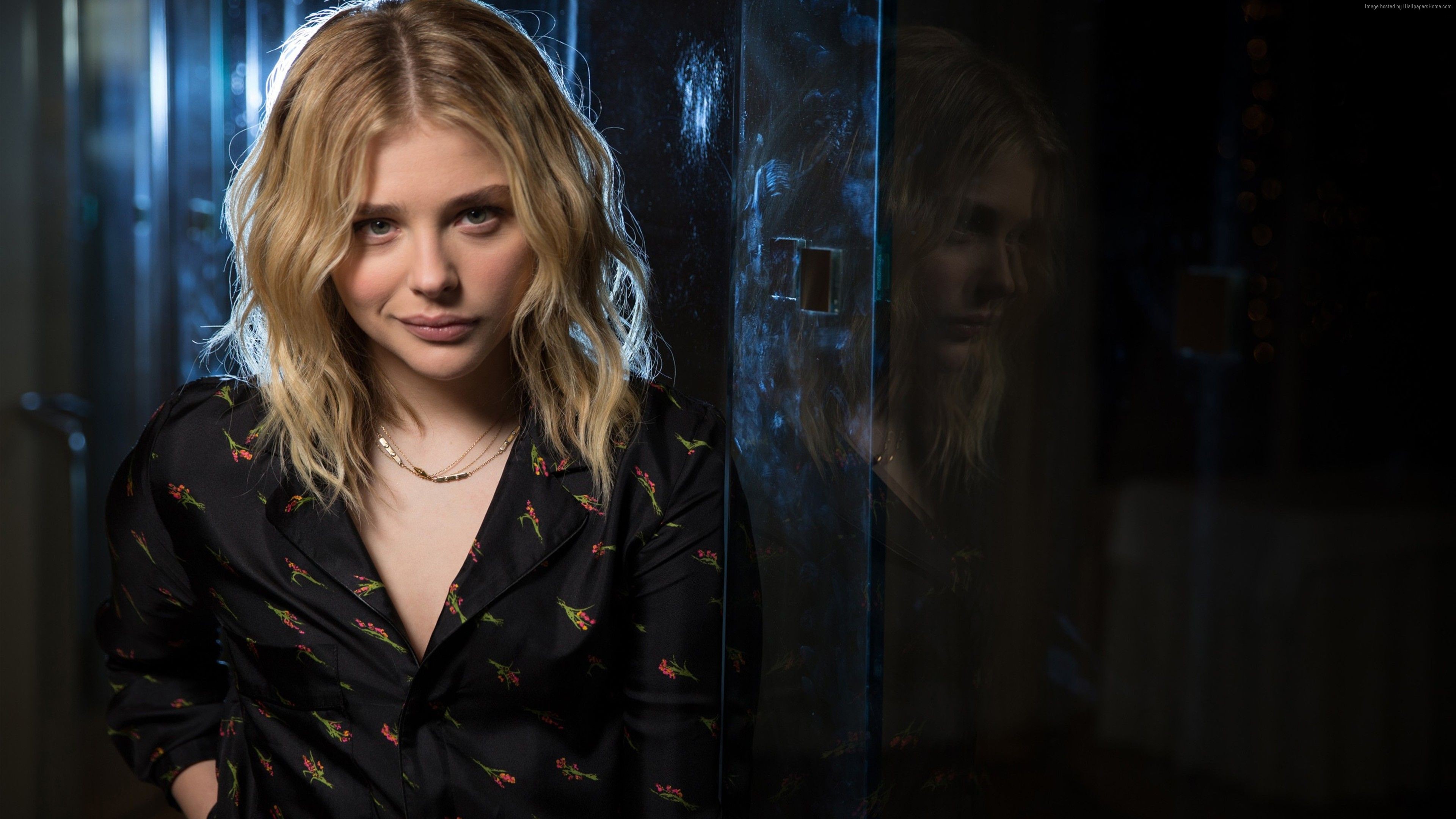 Chloe Moretz Portrait HD Wallpaper