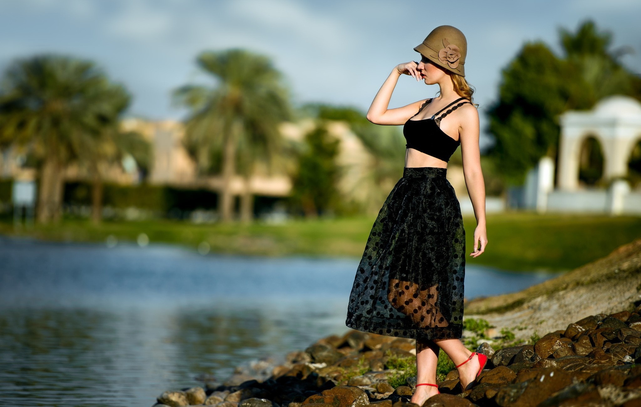 Woman in black dress and hat by the water HD Wallpaper