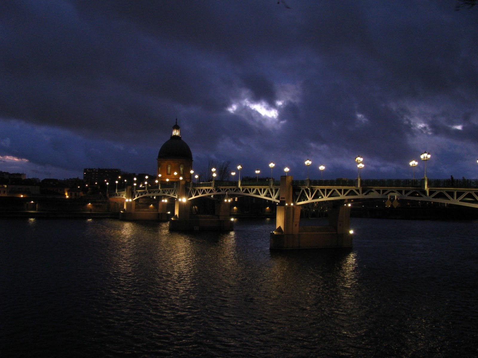 Pont Saint Pierre bridge over the Garonne river at night in Toulouse HD Wallpaper