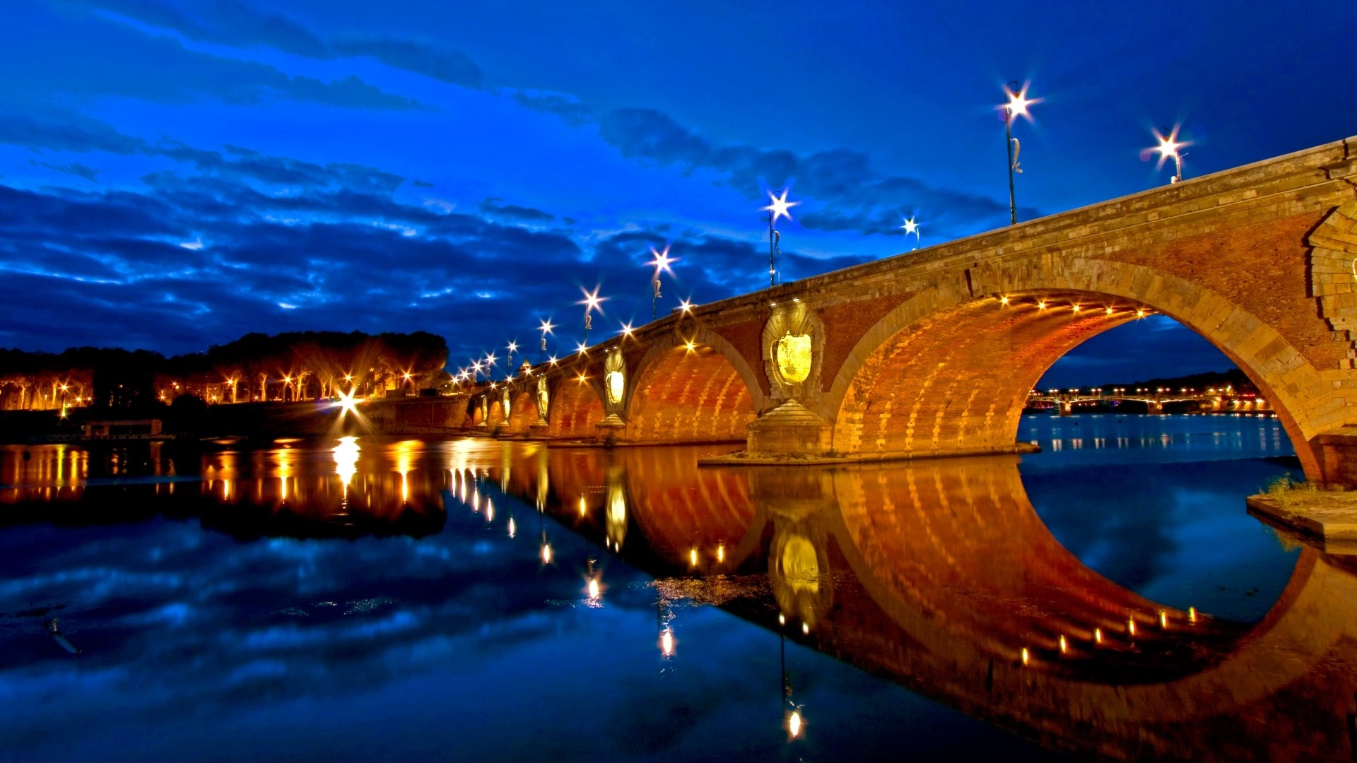 Pont Neuf bridge over Garonne river at night, Toulouse, France HD Wallpaper