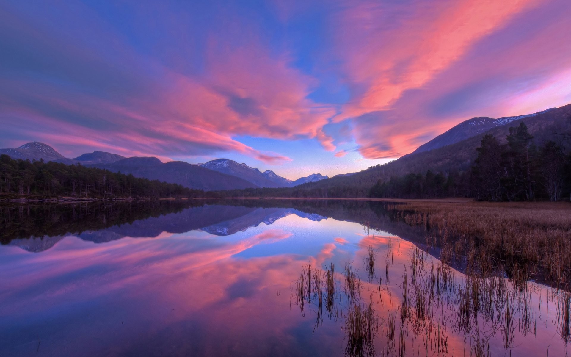 Lake reflection of mountains at sunset with colorful clouds HD Wallpaper