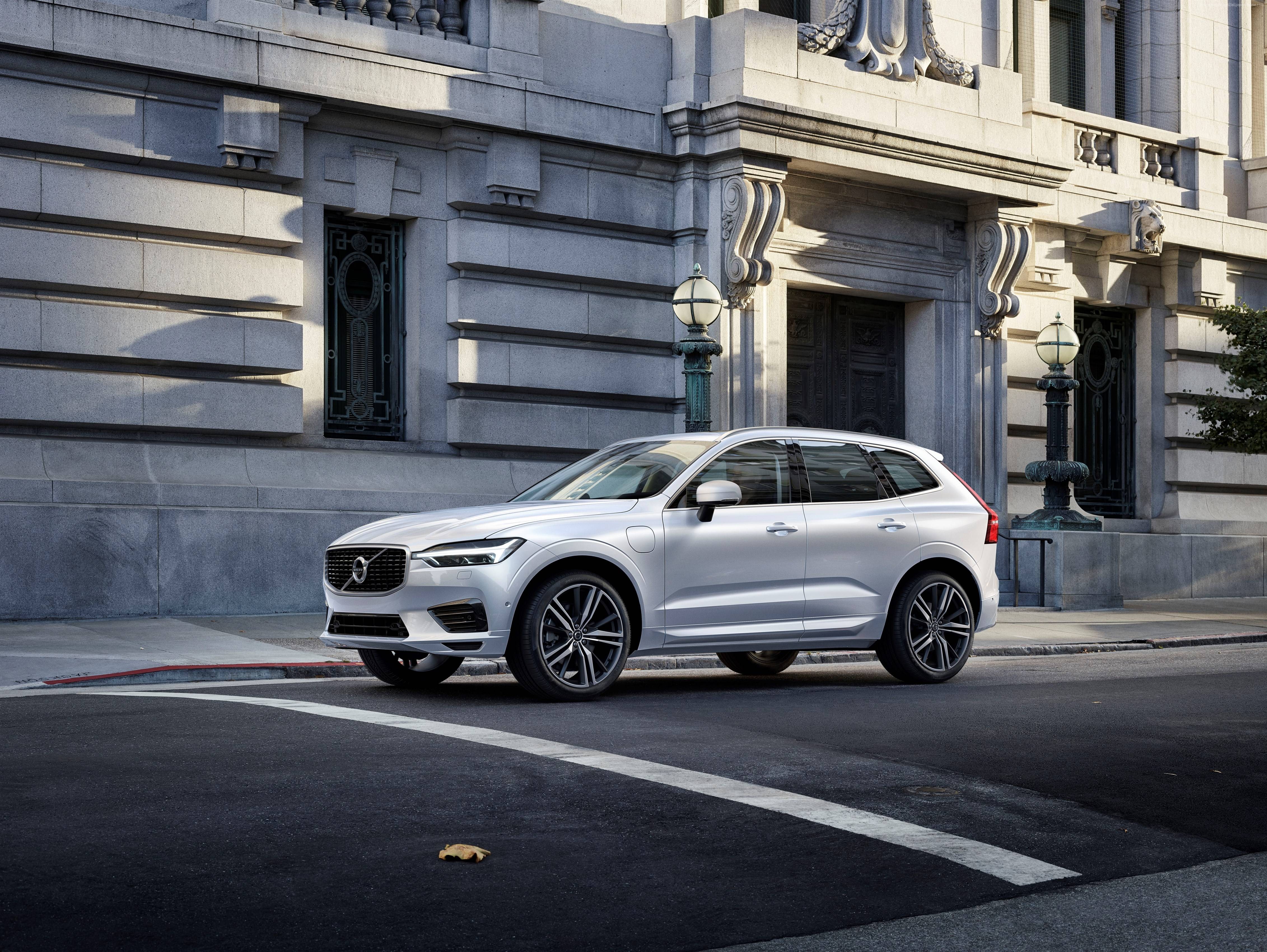 Silver Volvo XC60 parked on a city street HD Wallpaper