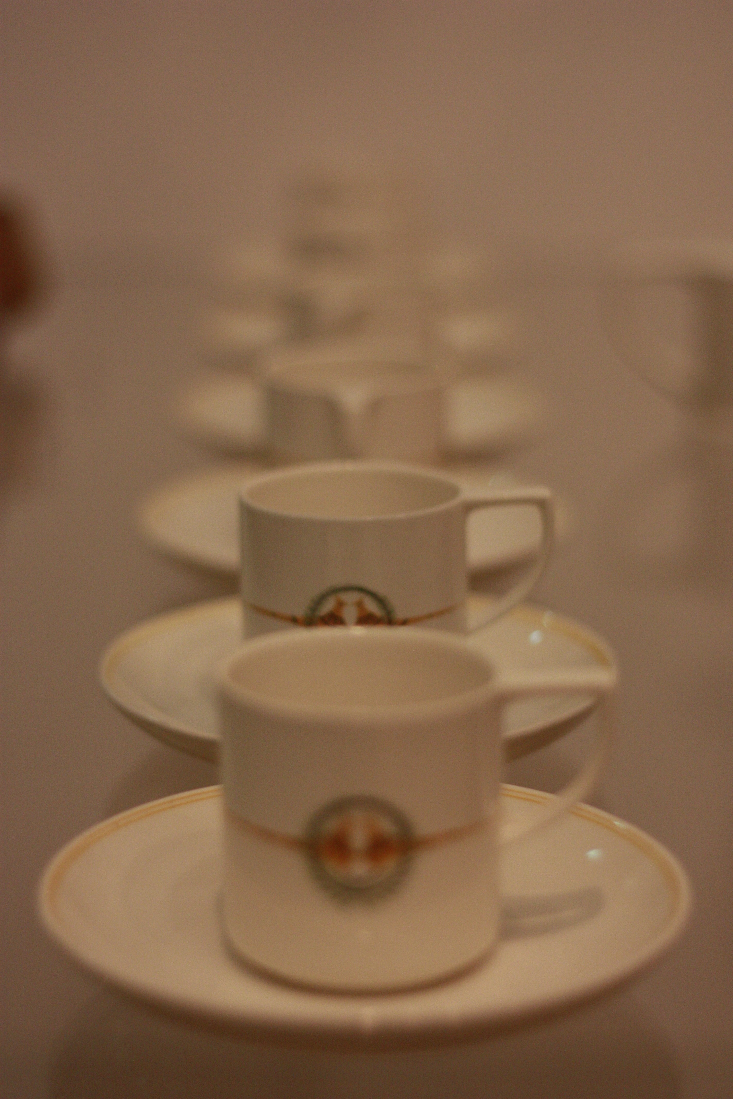 Row of coffee cups and saucers HD Wallpaper