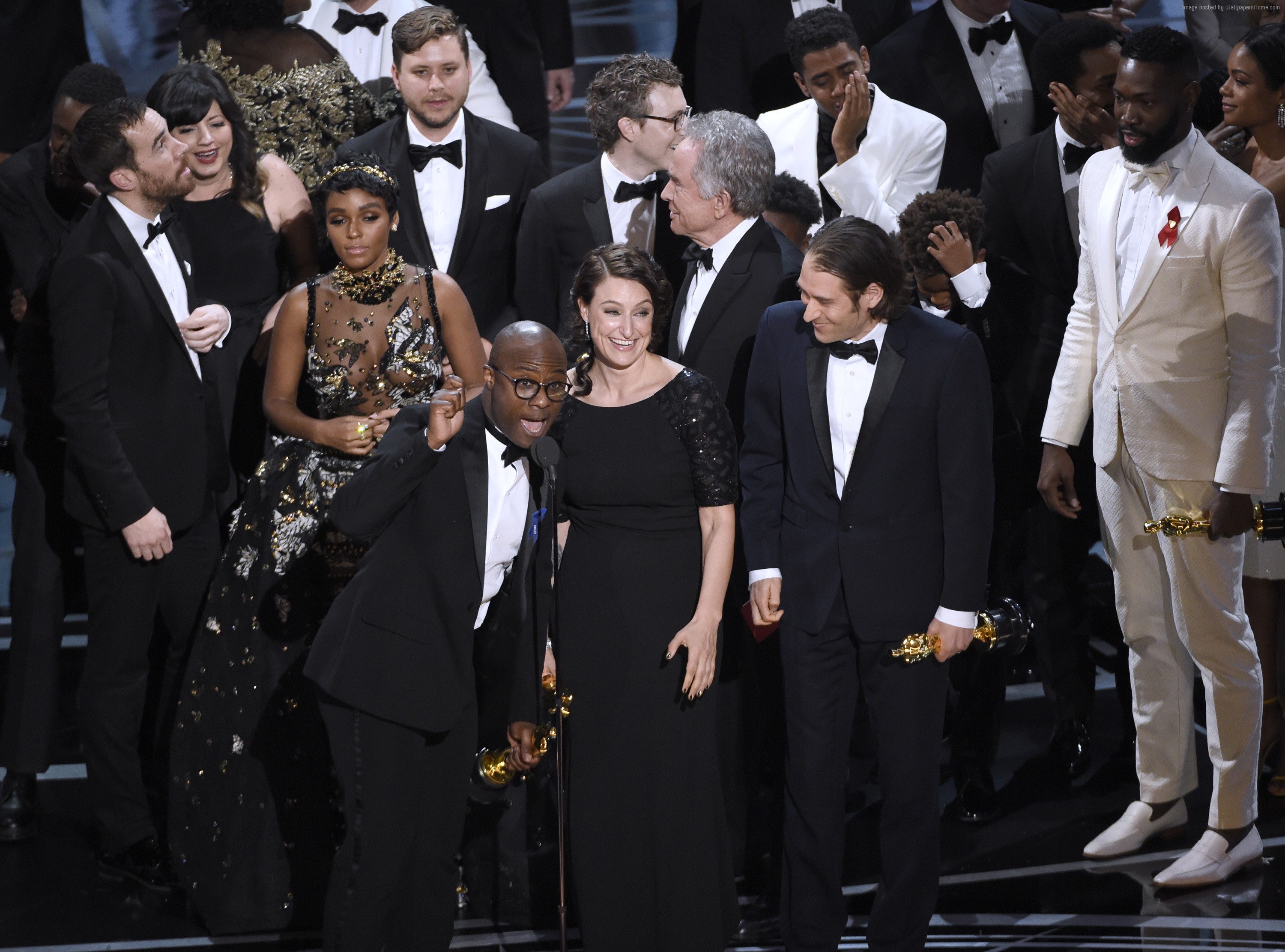 Moonlight cast and crew accept Best Picture Oscar HD Wallpaper