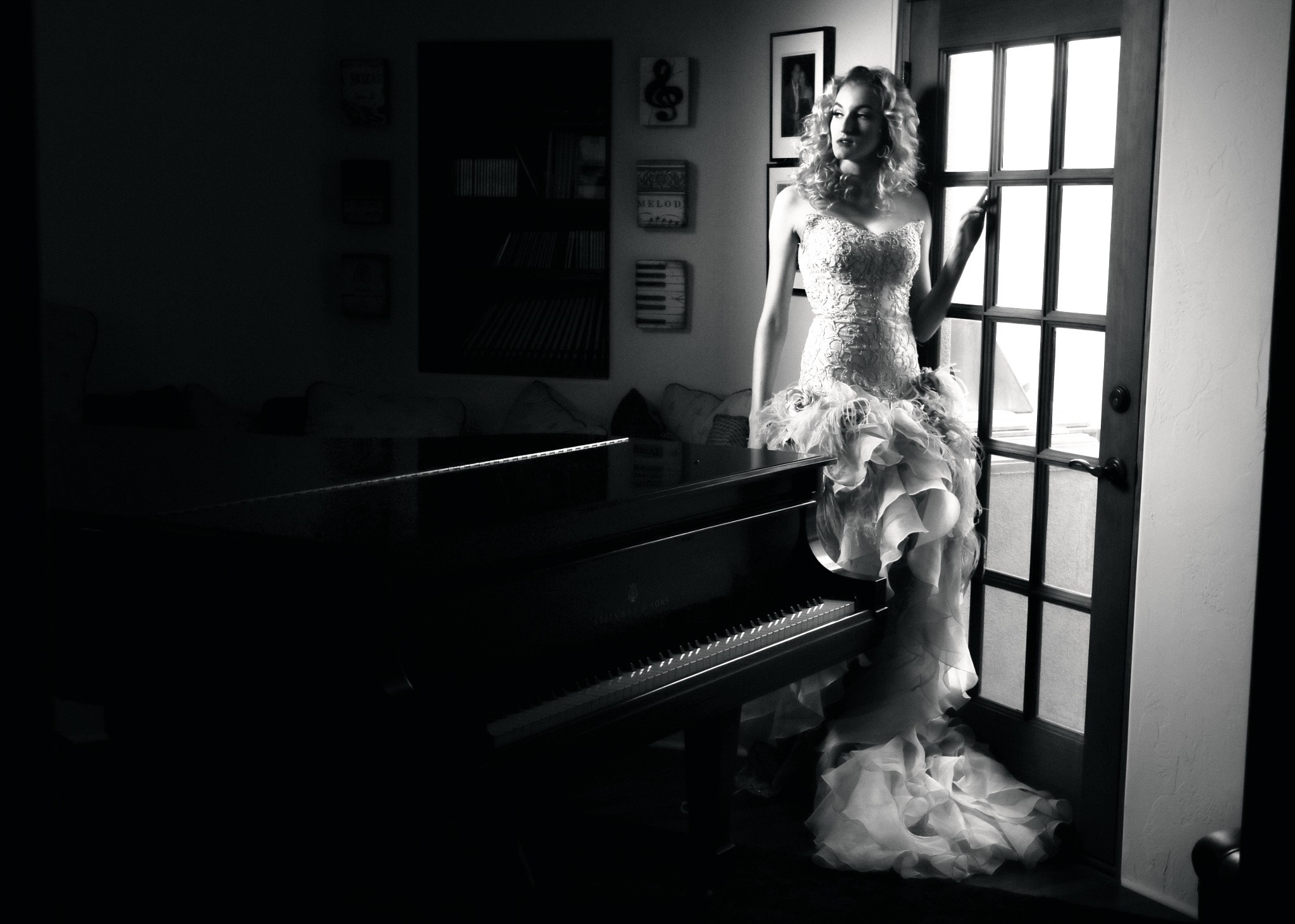 Woman in a dress by a piano and a door HD Wallpaper