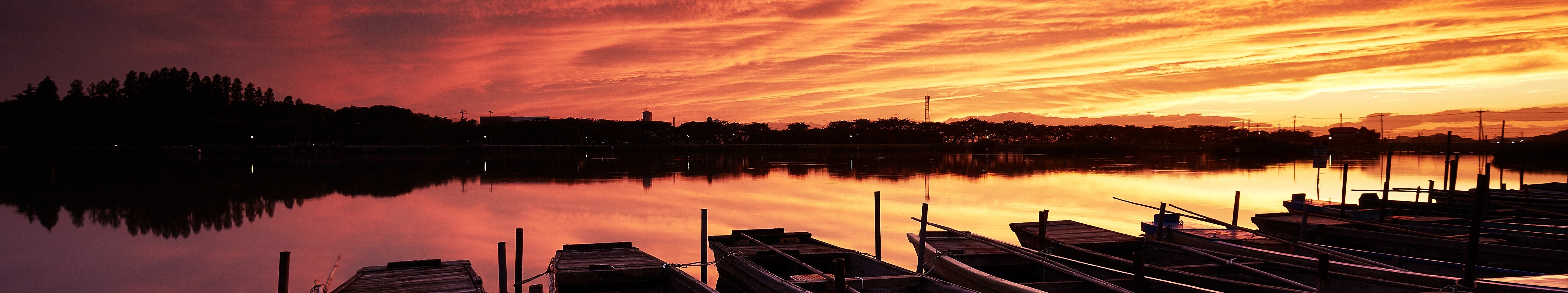 Panoramic sunset over a lake with boats HD Wallpaper