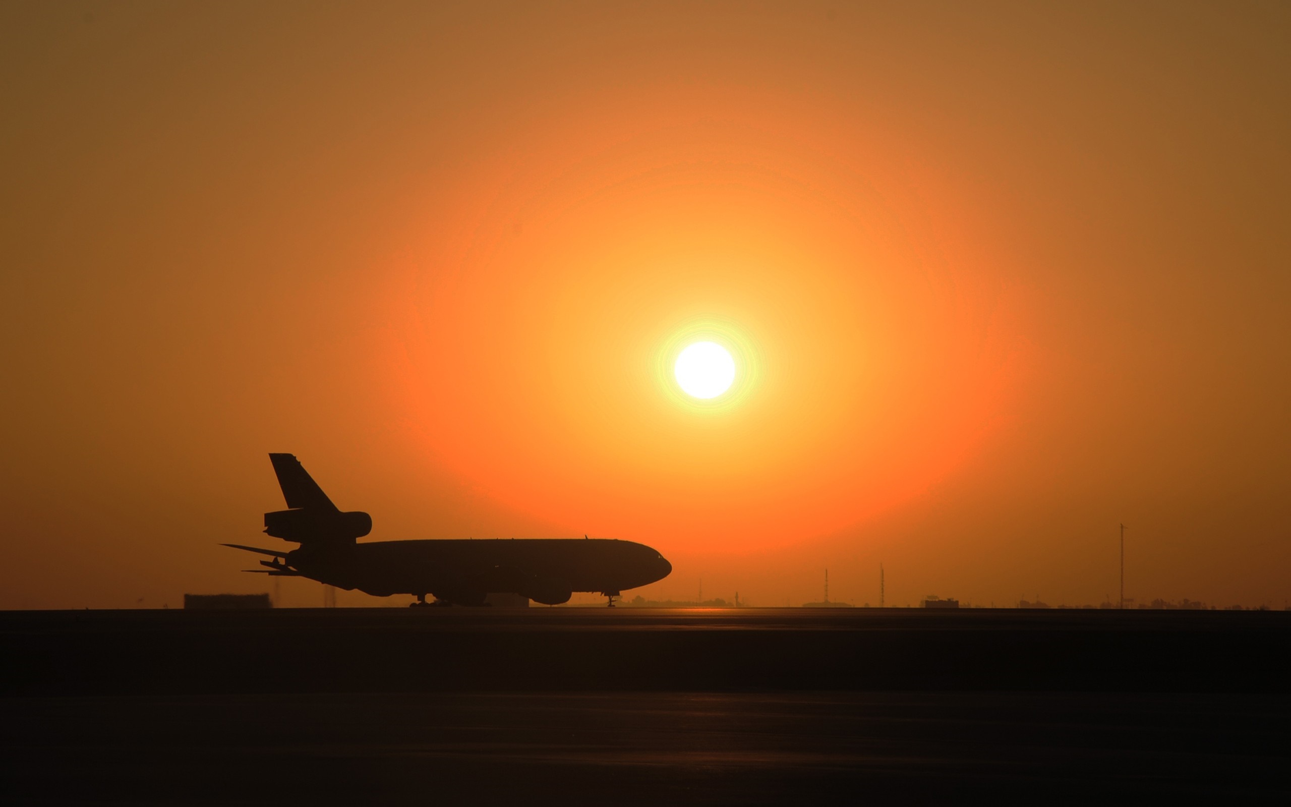 Silhouette of a McDonnell Douglas KC-10 Extender aircraft at sunset HD Wallpaper