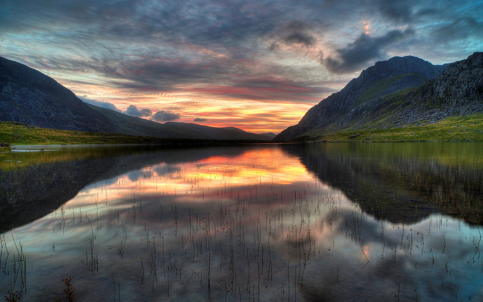 Mountain lake reflecting sunset sky HD Wallpaper