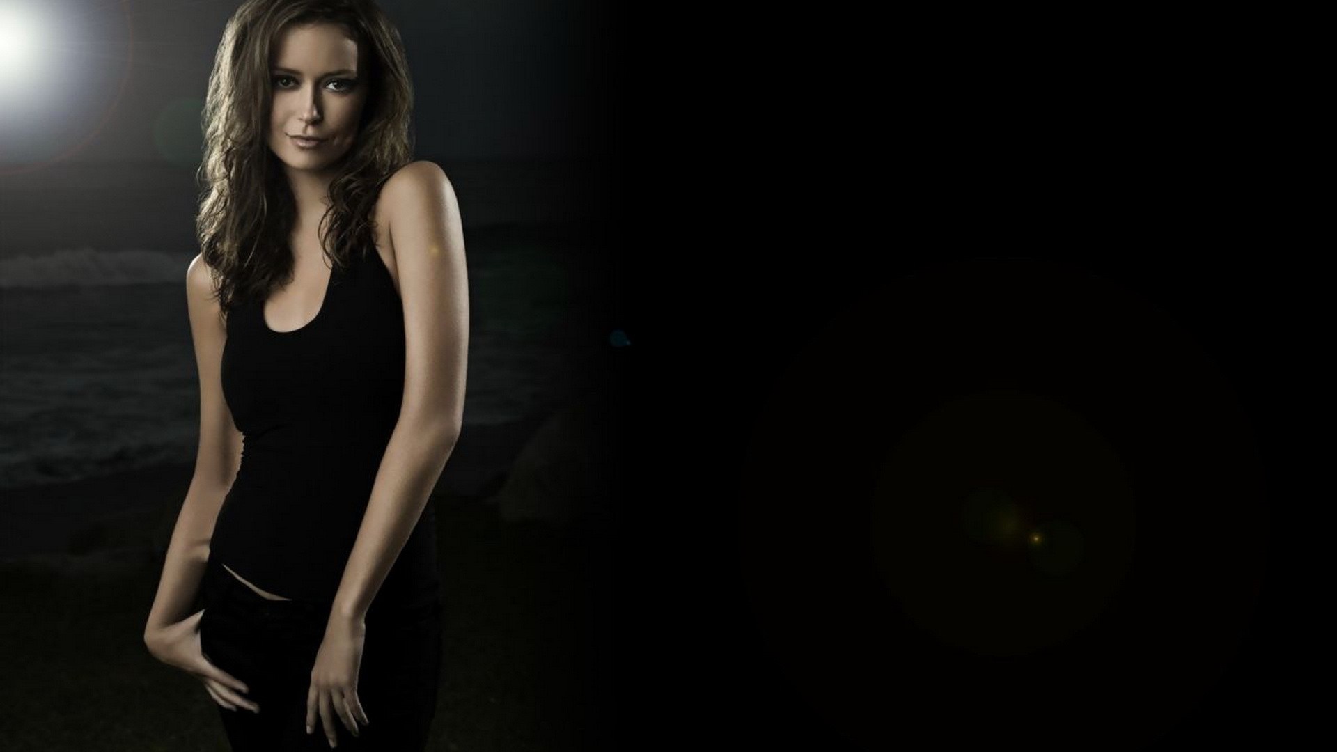 Summer Glau in Black Tank Top HD Wallpaper