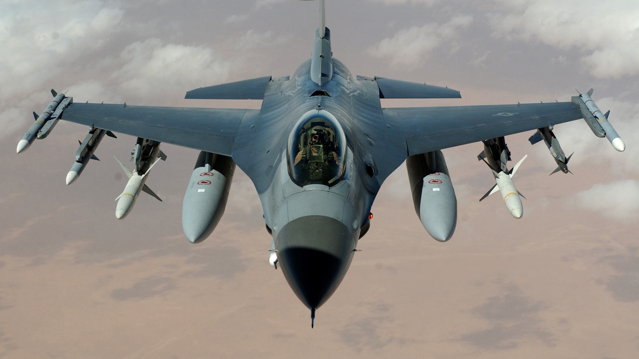 F-16 Fighting Falcon fighter jet in flight HD Wallpaper