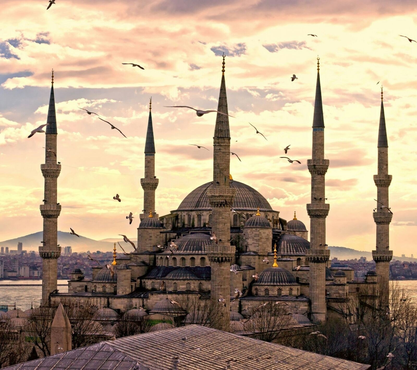 Blue Mosque and Istanbul cityscape at sunset HD Wallpaper