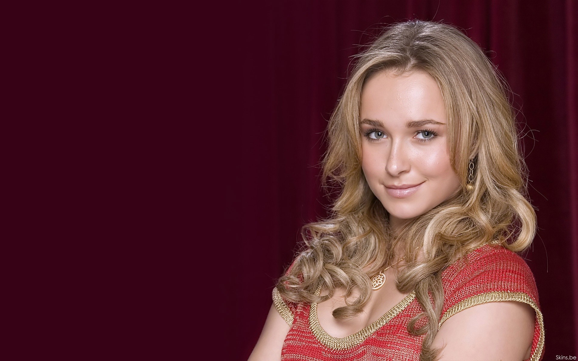 Hayden Panettiere portrait with blonde hair HD Wallpaper