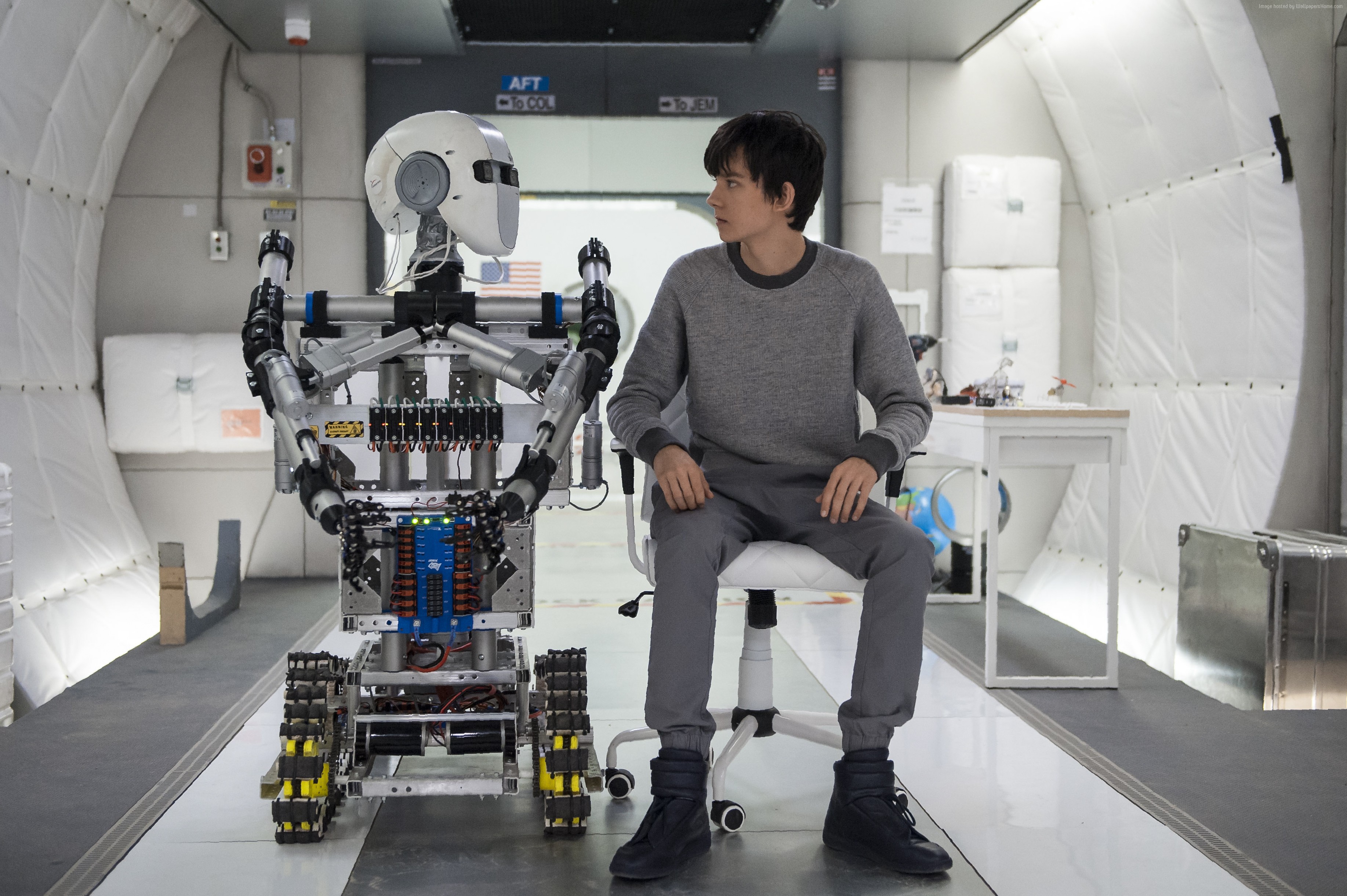 Gardner Elliot and robot from The Space Between Us HD Wallpaper