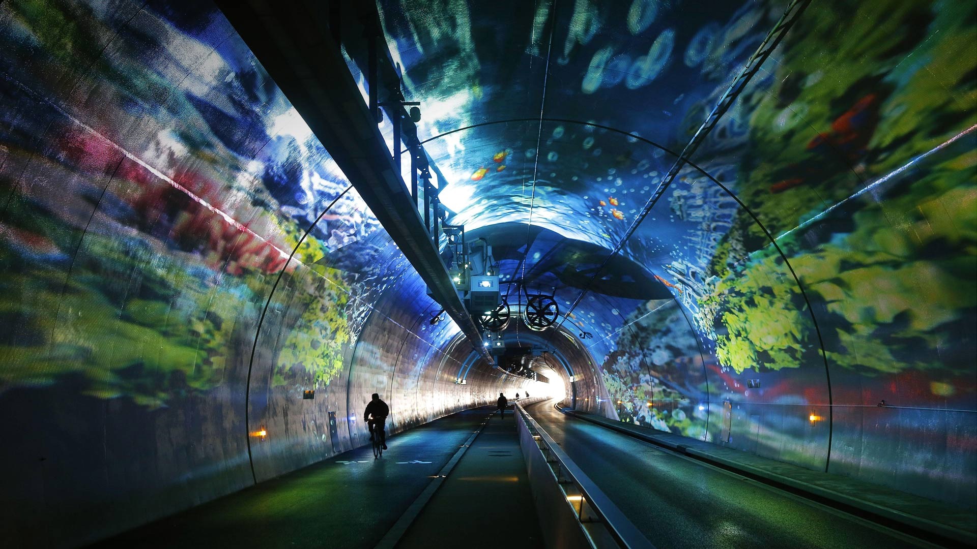 Croix Rousse Tunnel with underwater projection art HD Wallpaper