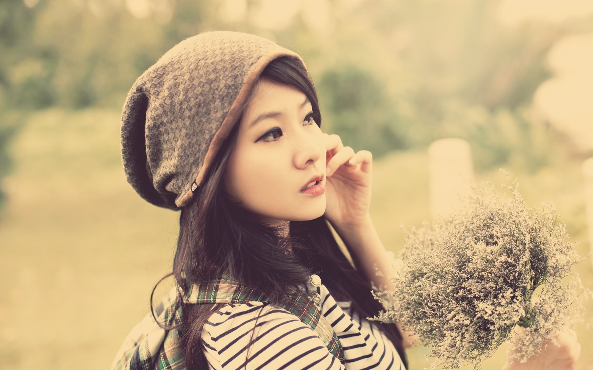 Young Asian woman wearing a beanie and holding flowers HD Wallpaper