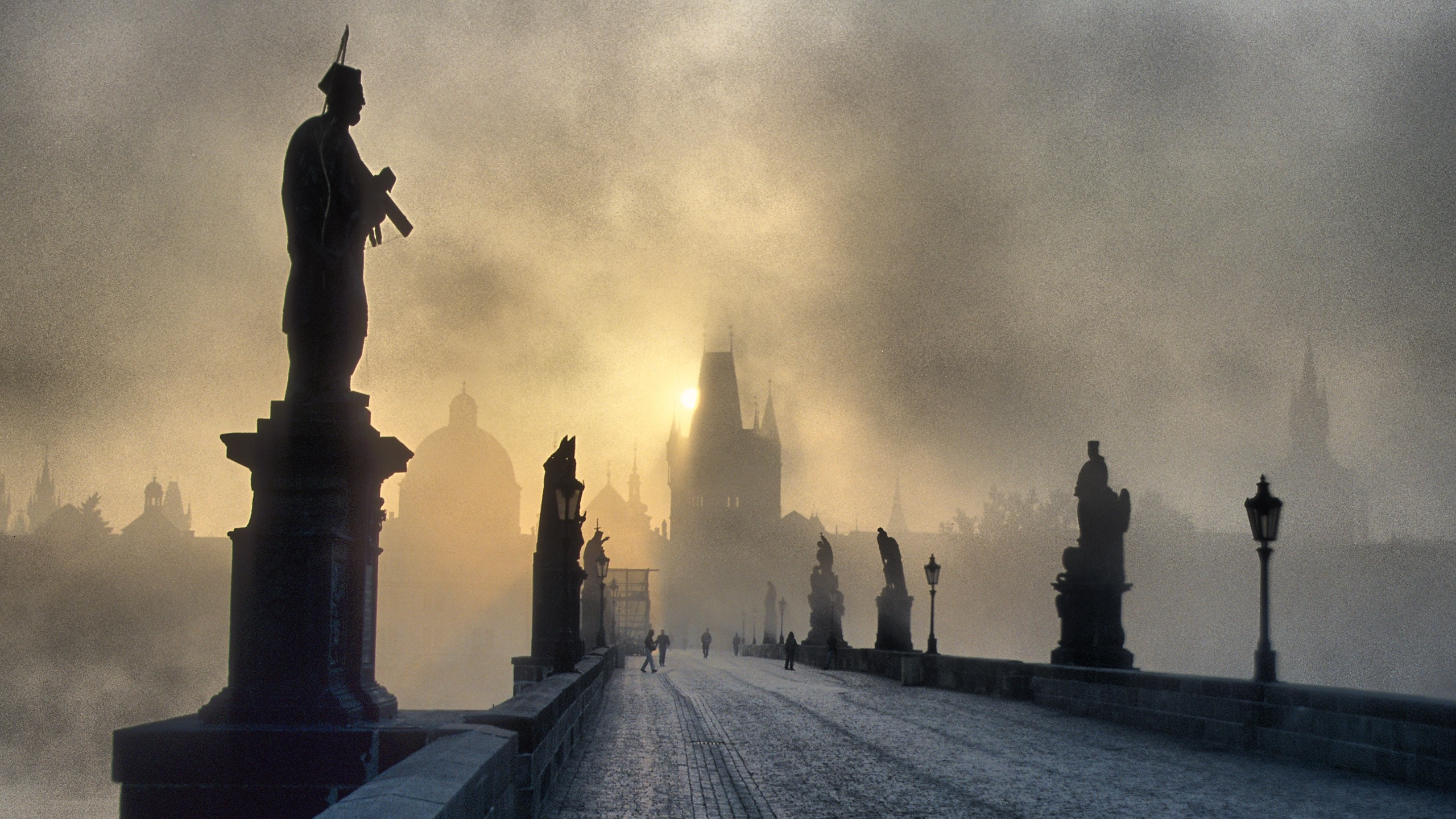 Charles Bridge in Prague during a foggy morning HD Wallpaper