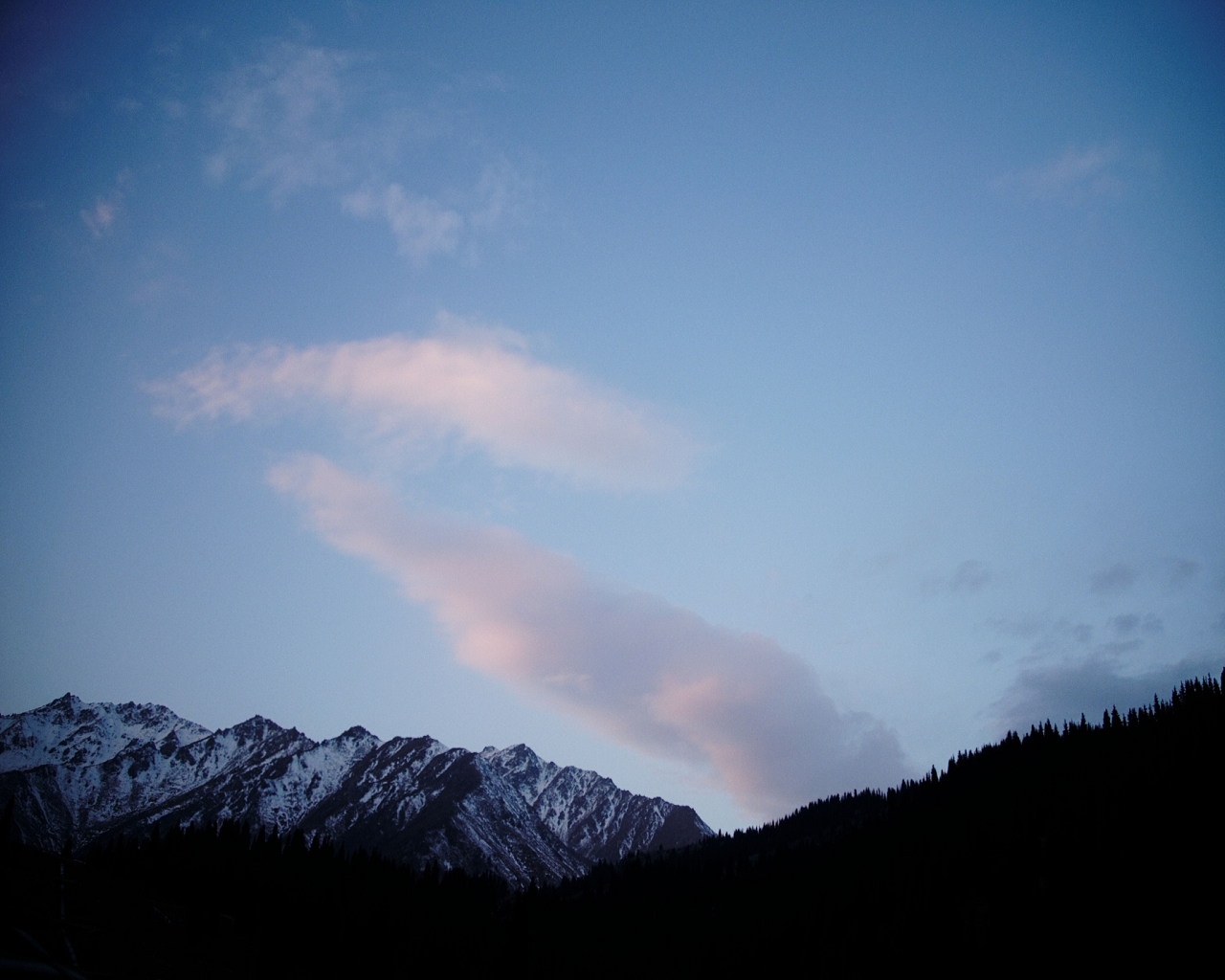 Snow-capped mountains at dusk with pink clouds HD Wallpaper