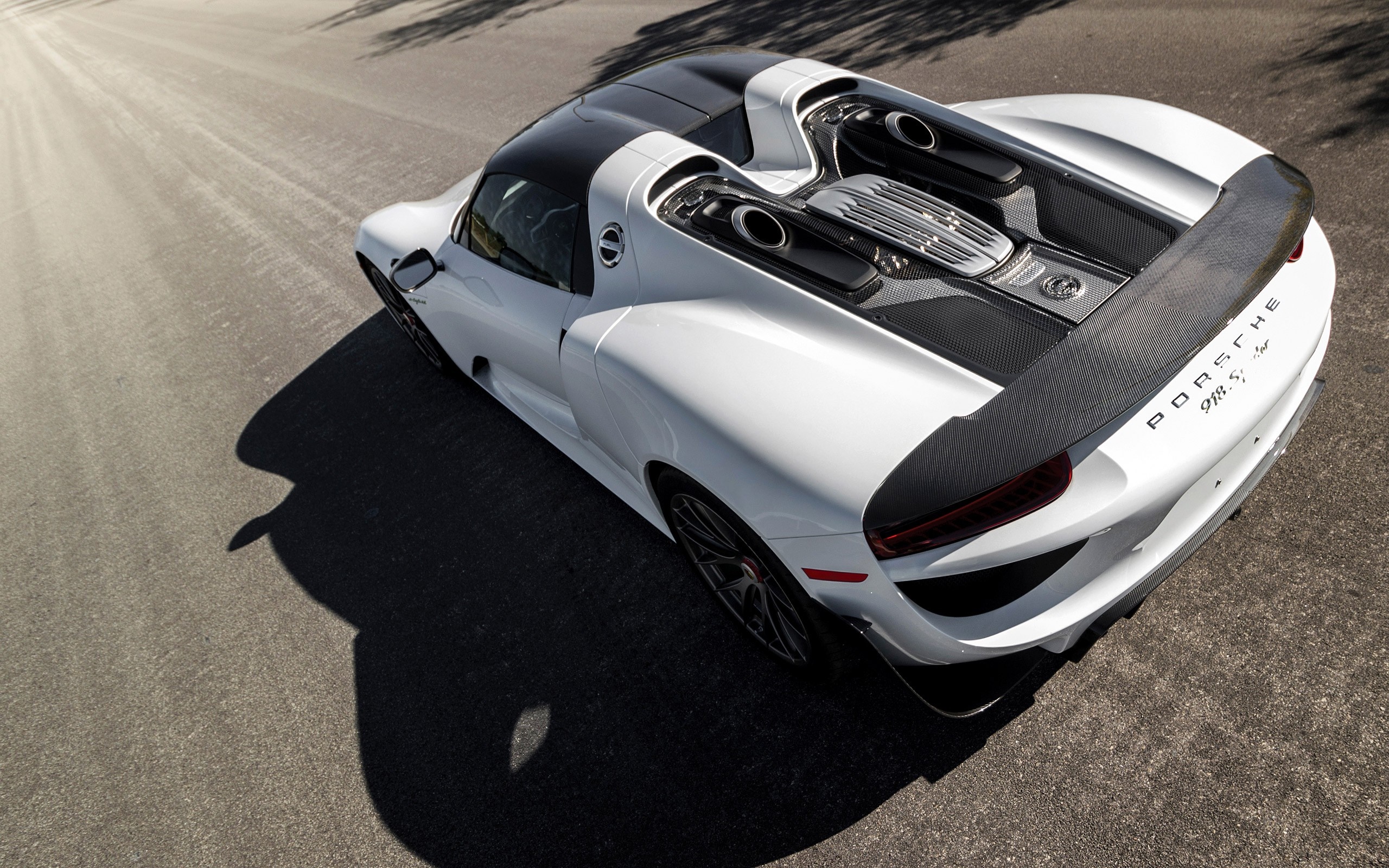 White Porsche 918 Spyder convertible sports car HD Wallpaper