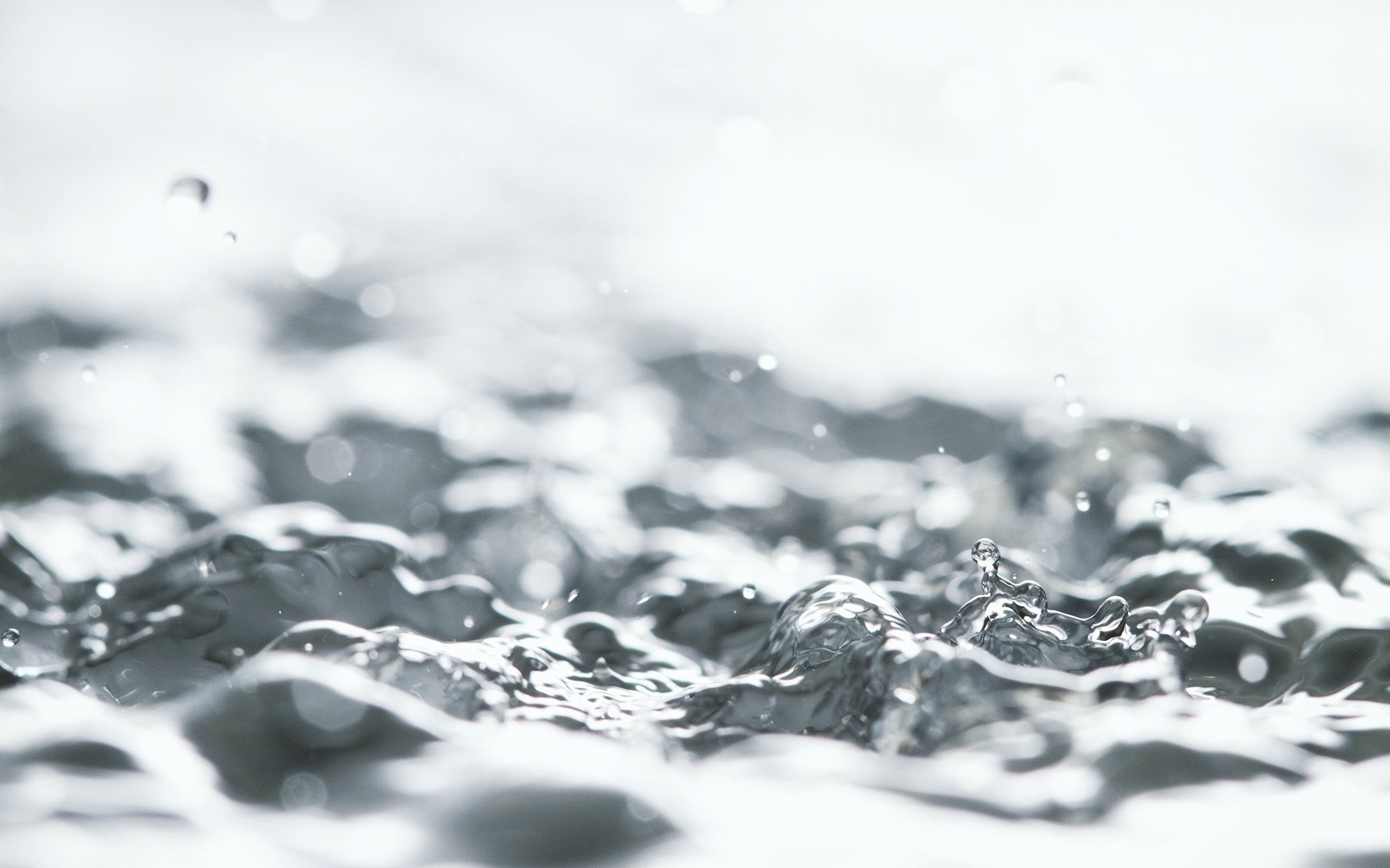 Close-up of water splashing and droplets HD Wallpaper