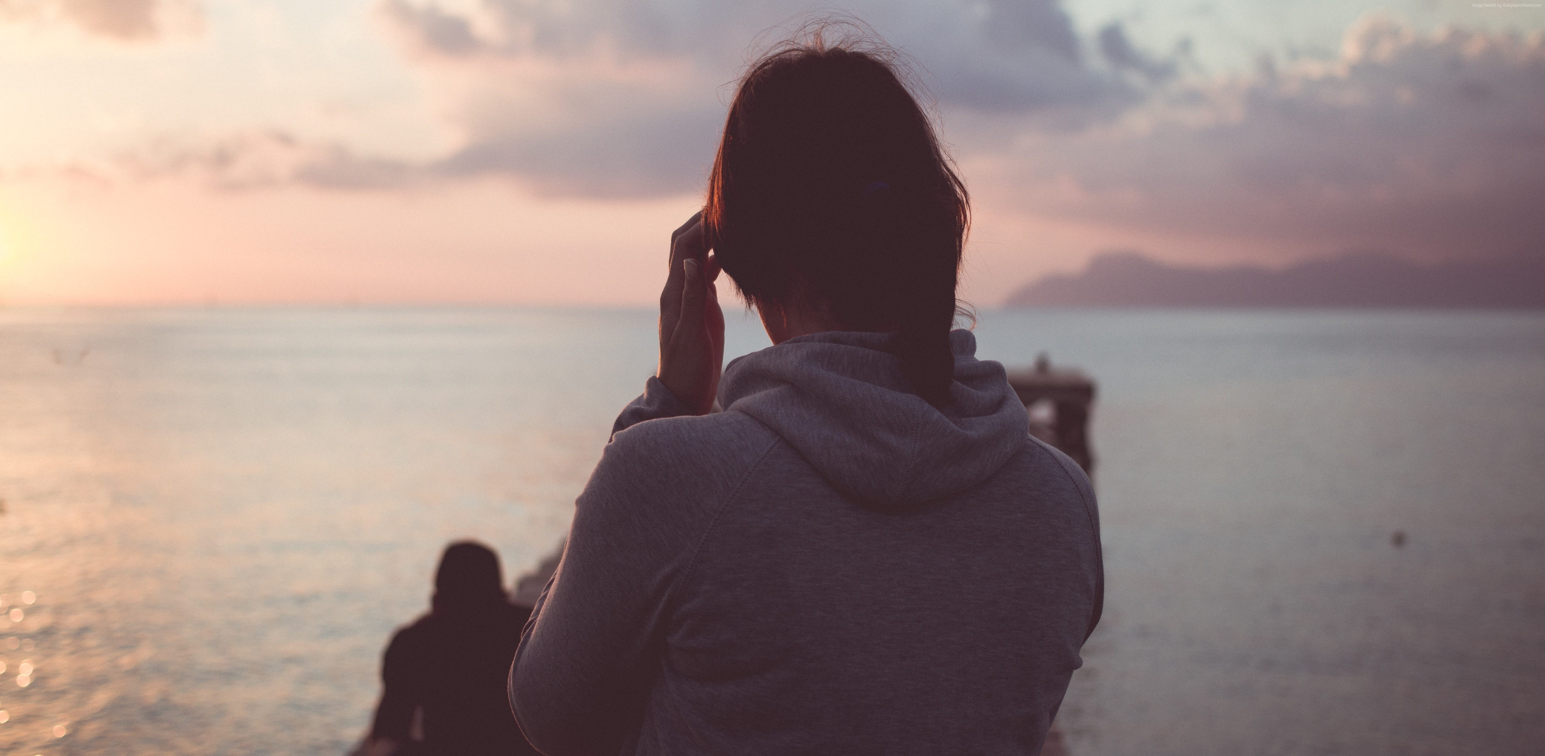 Woman and man by the sea at sunset HD Wallpaper